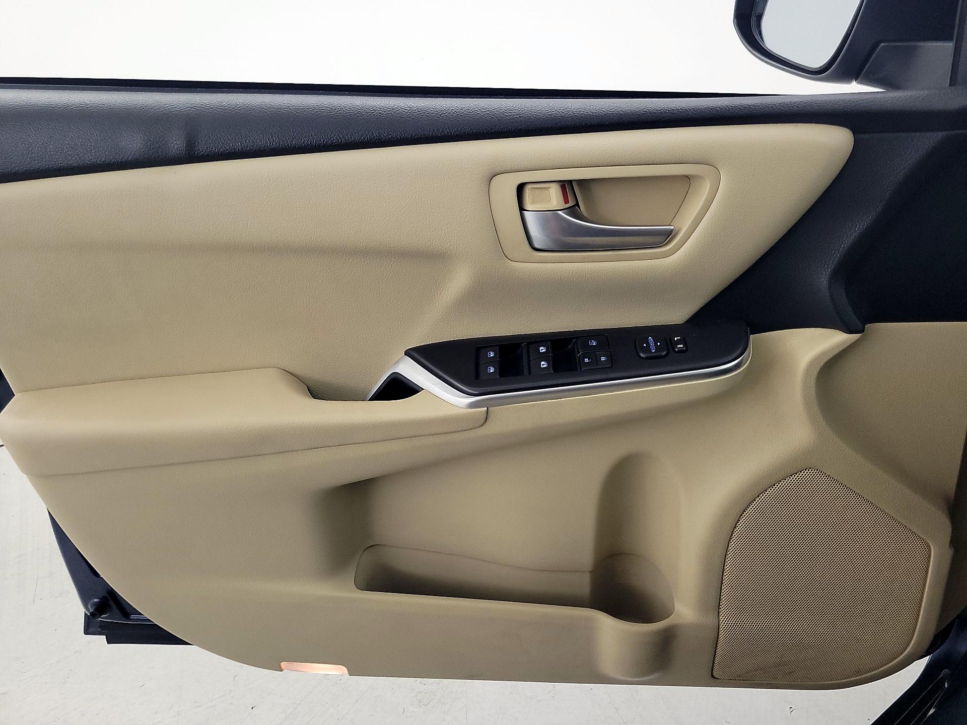 Thumbnail: 2015 Toyota Camry - 12