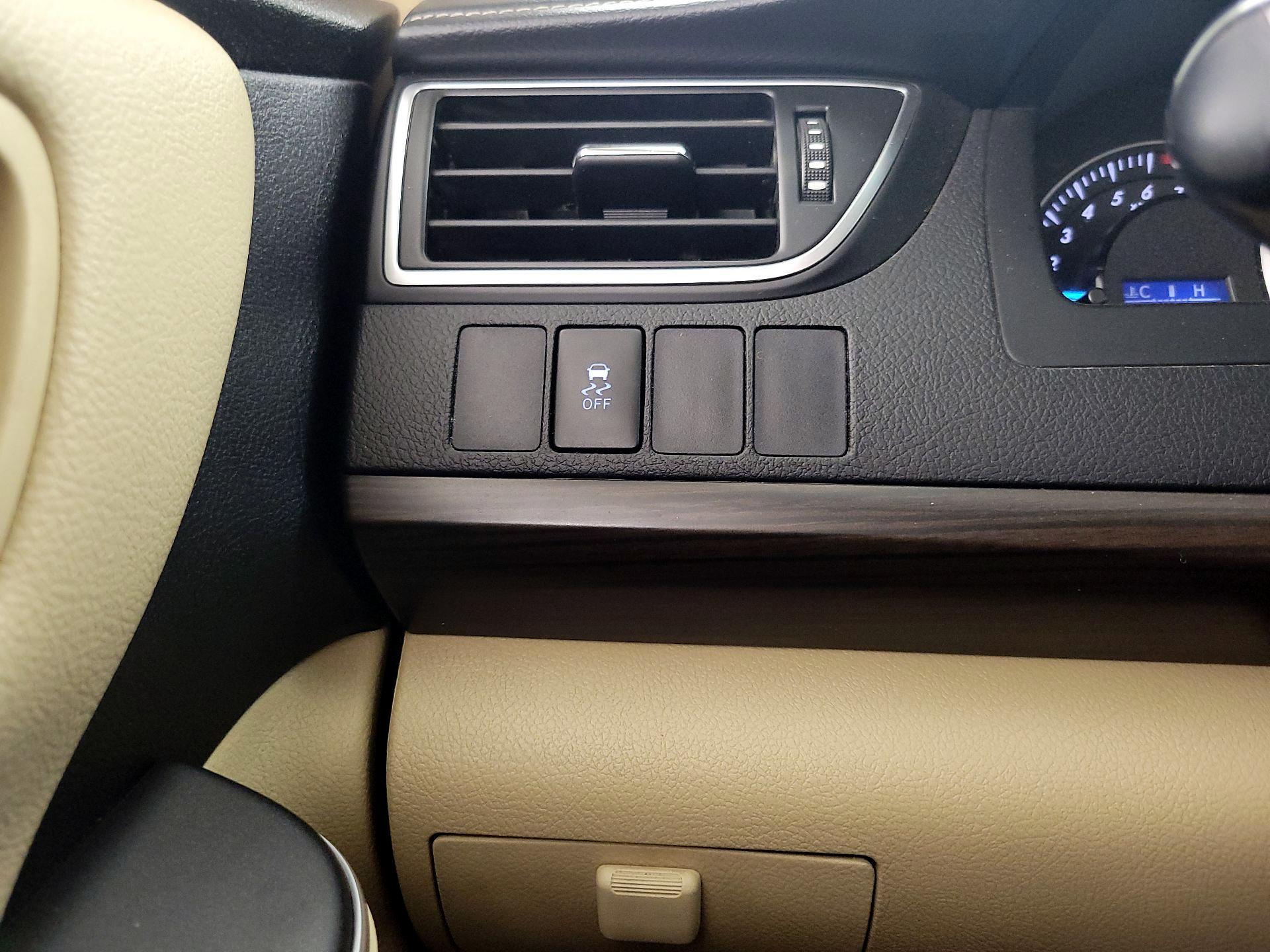 Thumbnail: 2015 Toyota Camry - 13