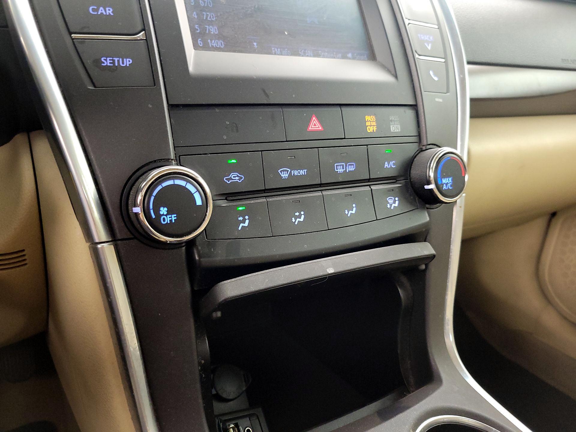 Thumbnail: 2015 Toyota Camry - 16