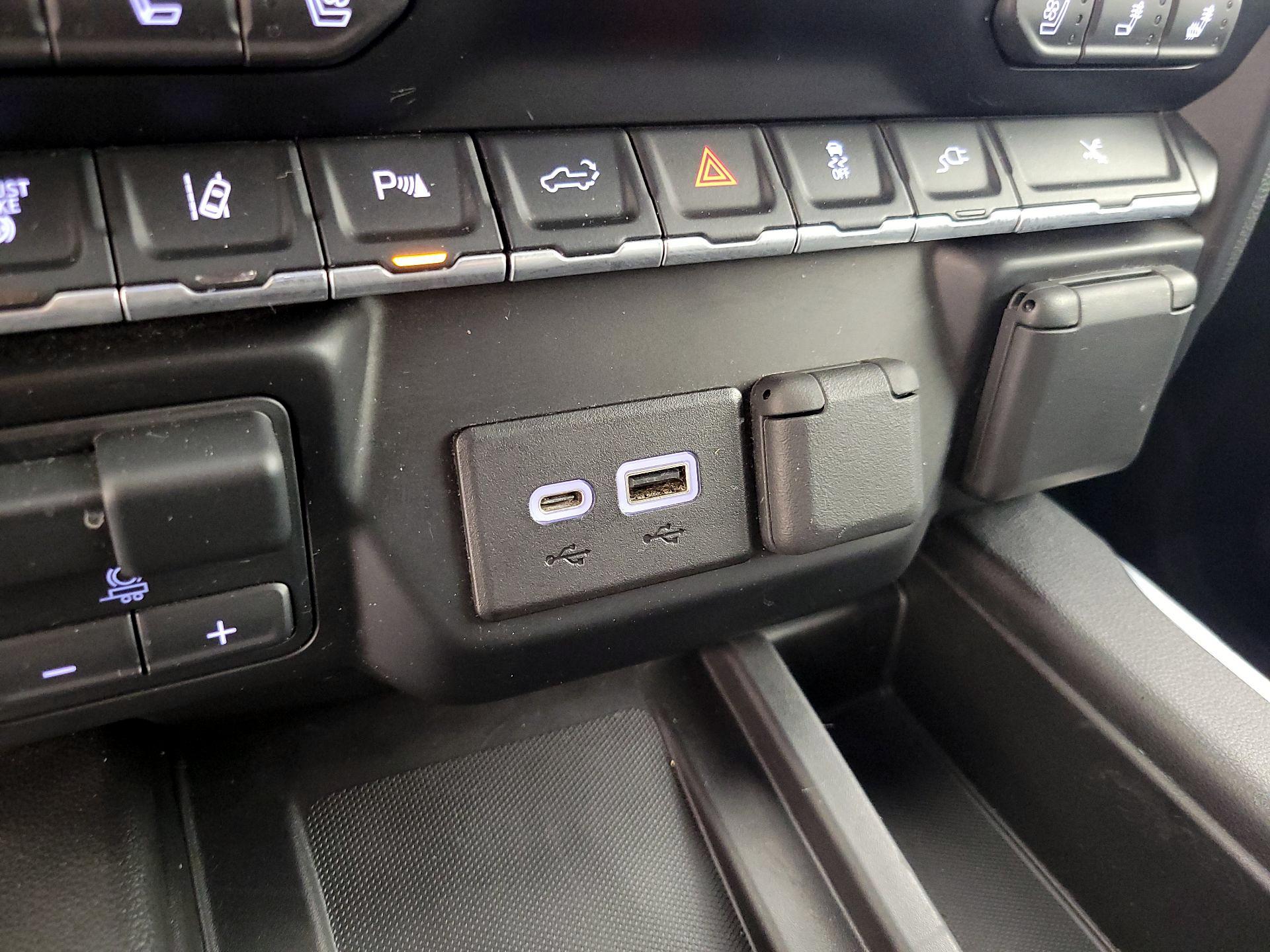 Thumbnail: 2023 GMC Sierra 3500 - 19