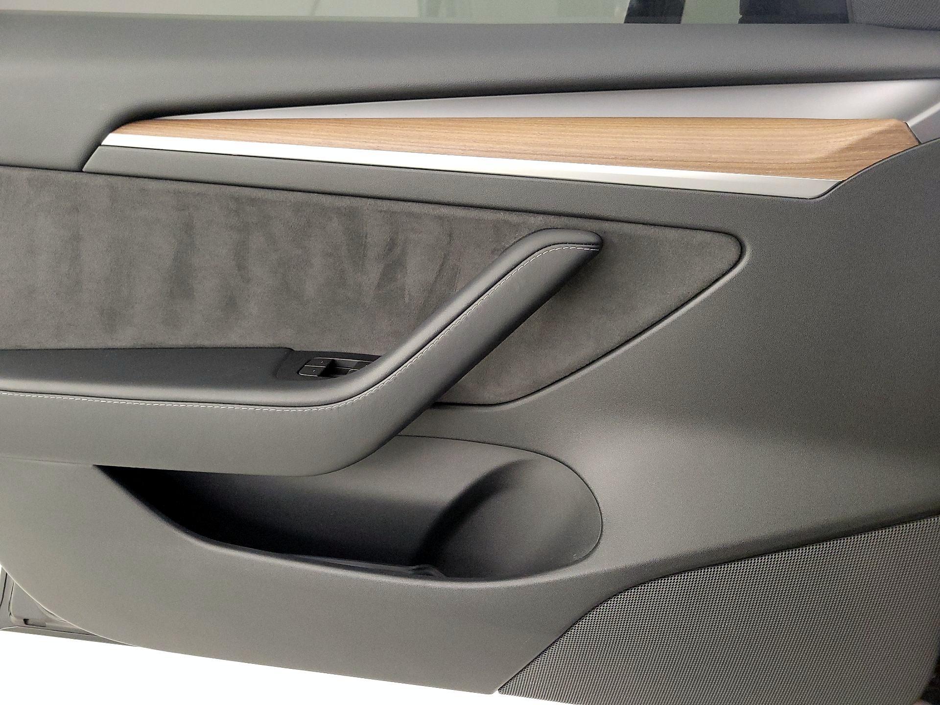 Thumbnail: 2022 Tesla Model 3 - 12