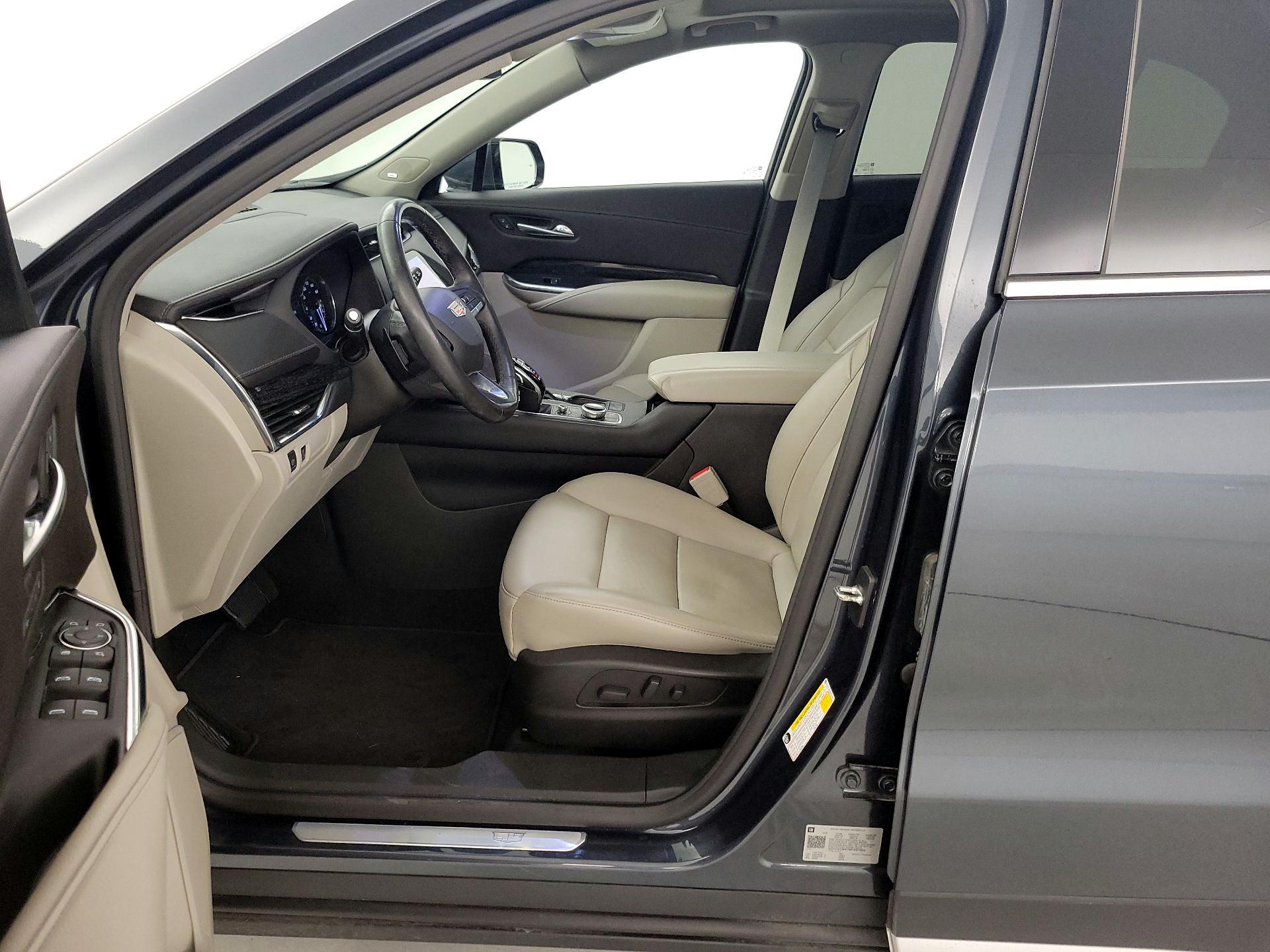 Thumbnail: 2021 Cadillac XT4 - 11