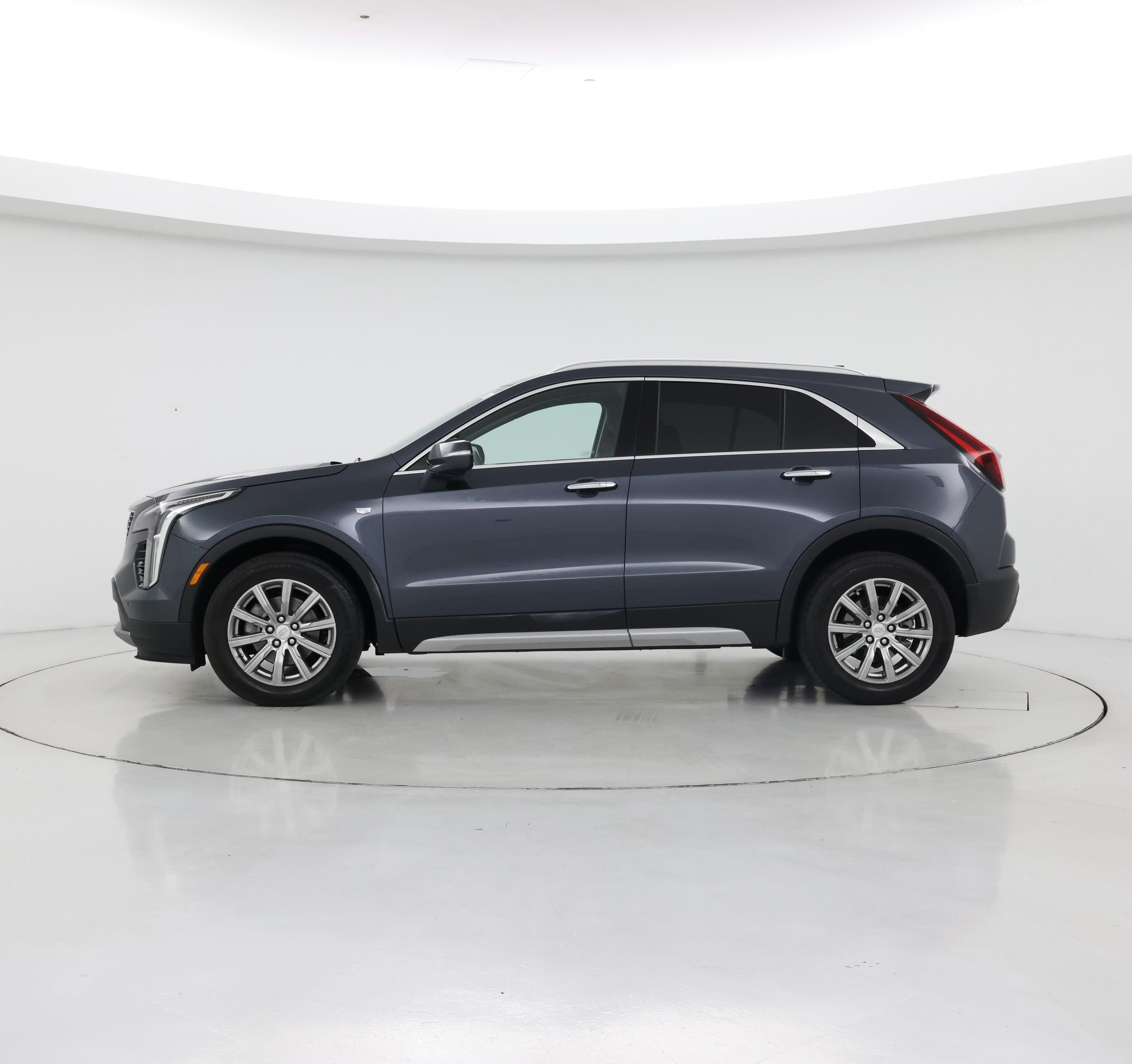 Thumbnail: 2021 Cadillac XT4 - 3