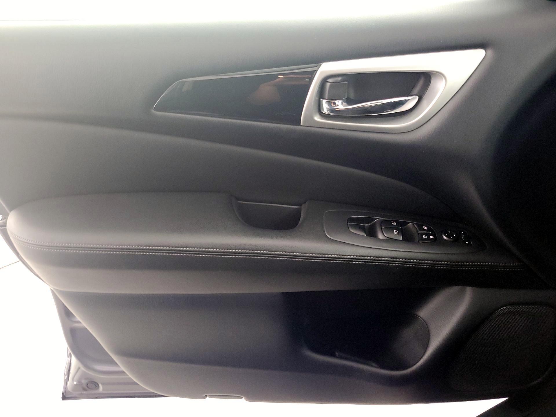 Thumbnail: 2019 Nissan Pathfinder - 12