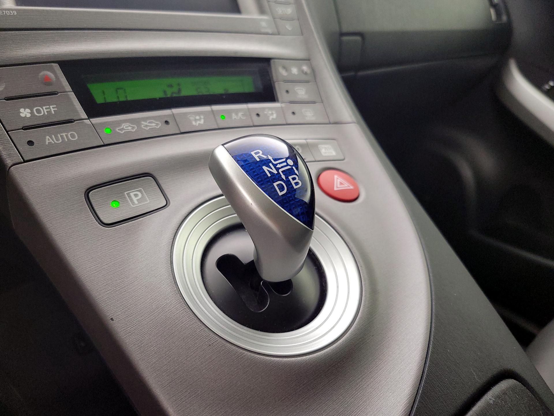 Thumbnail: 2015 Toyota Prius - 18