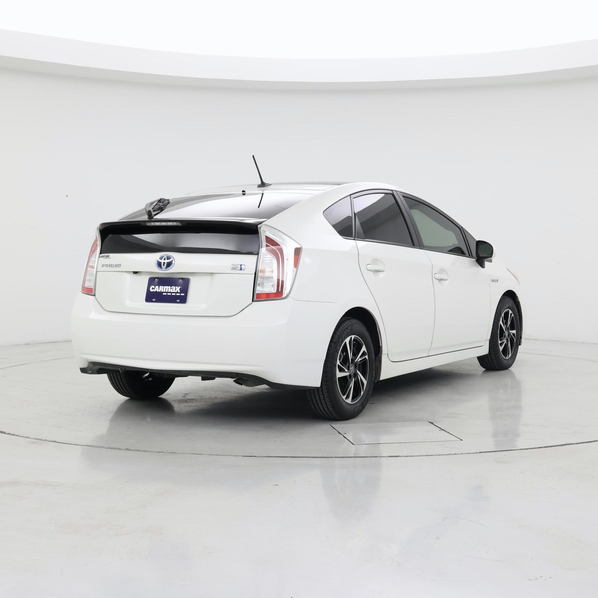 Thumbnail: 2015 Toyota Prius - 8