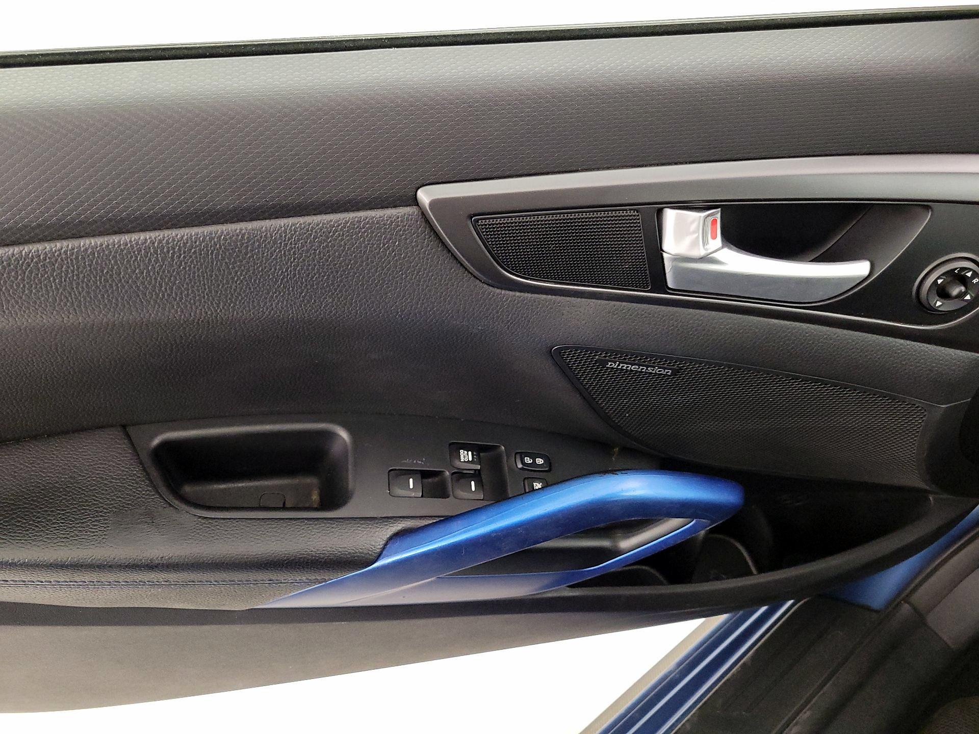 Thumbnail: 2016 Hyundai Veloster - 12