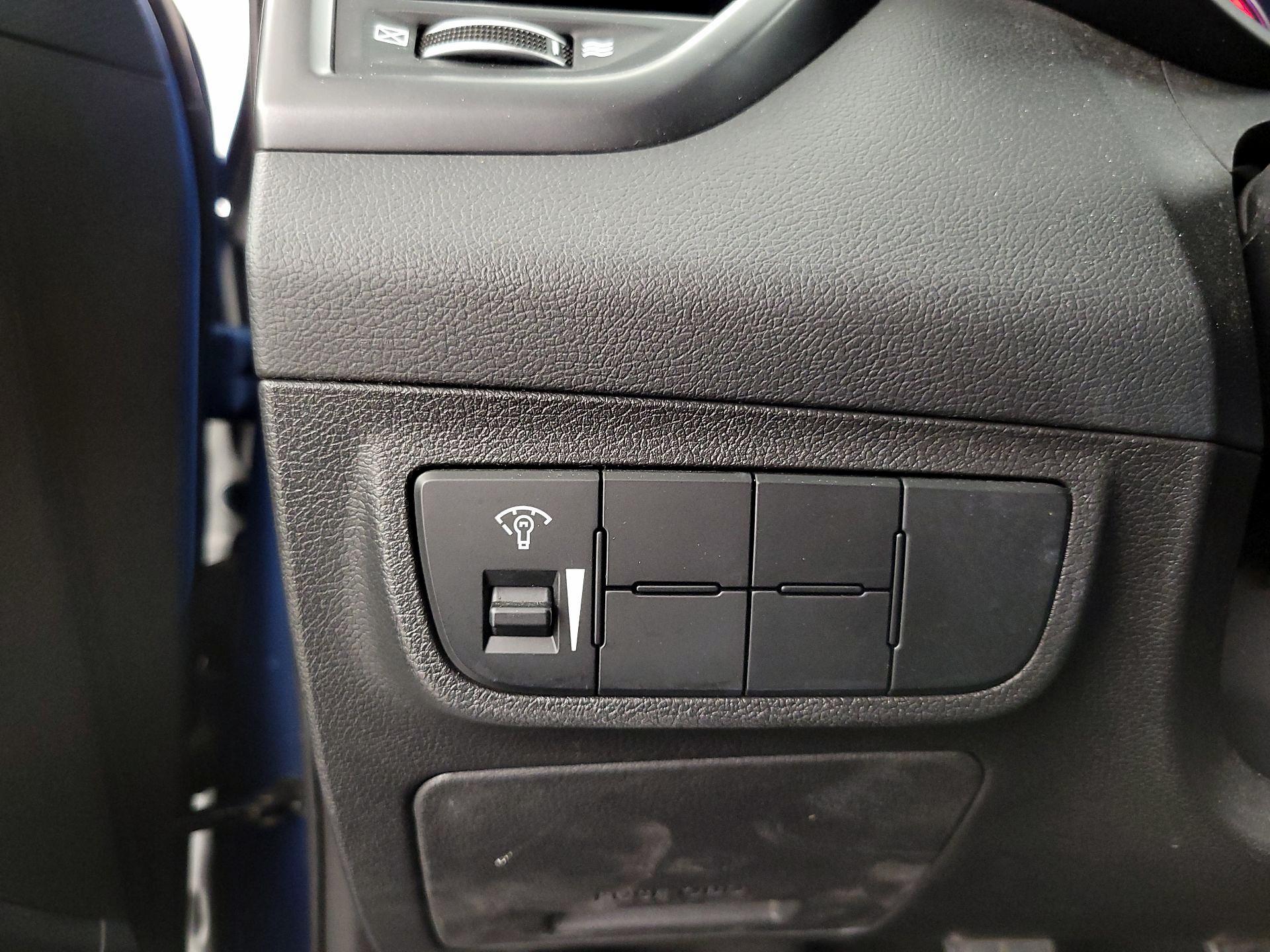 Thumbnail: 2016 Hyundai Veloster - 13