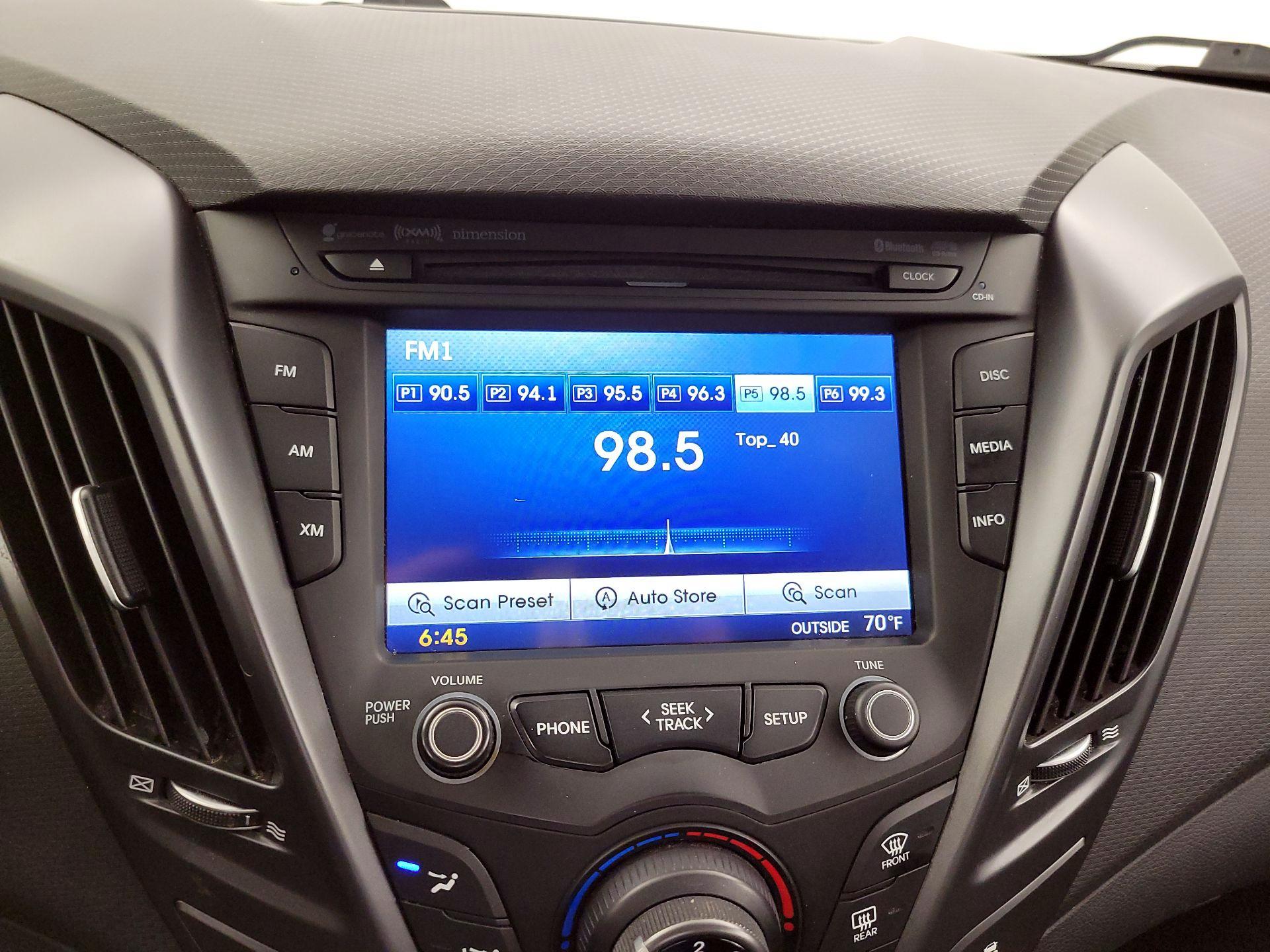 Thumbnail: 2016 Hyundai Veloster - 15