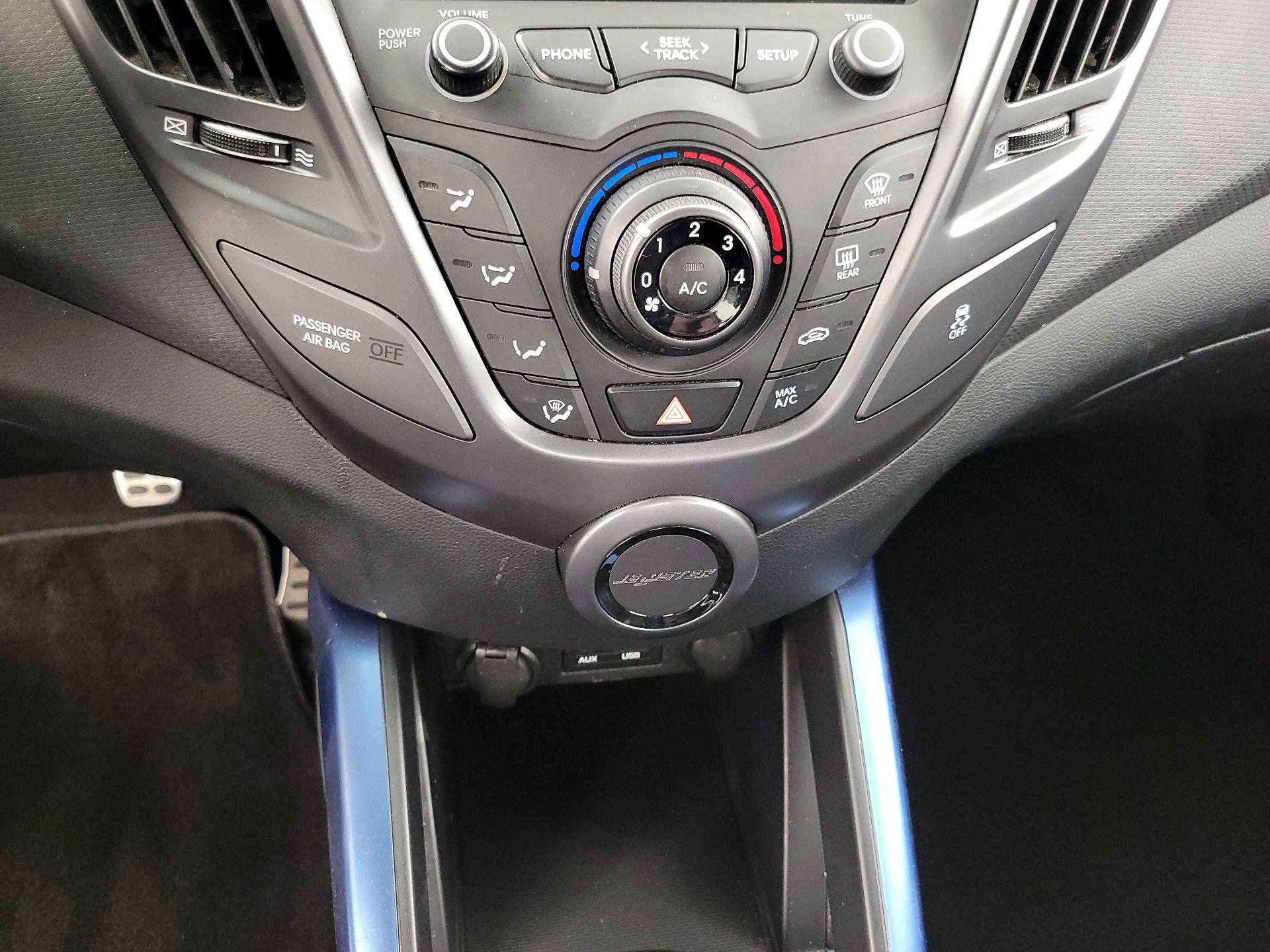 Thumbnail: 2016 Hyundai Veloster - 16