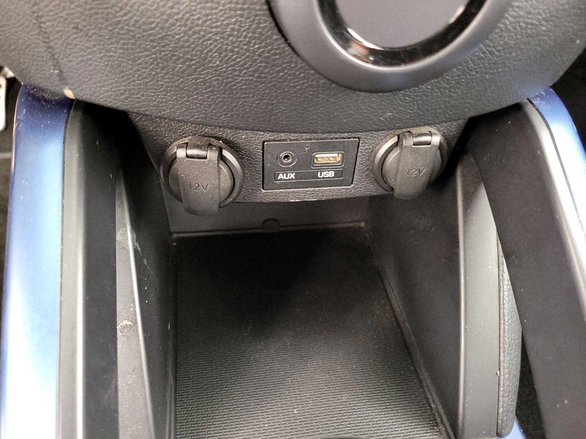 Thumbnail: 2016 Hyundai Veloster - 18