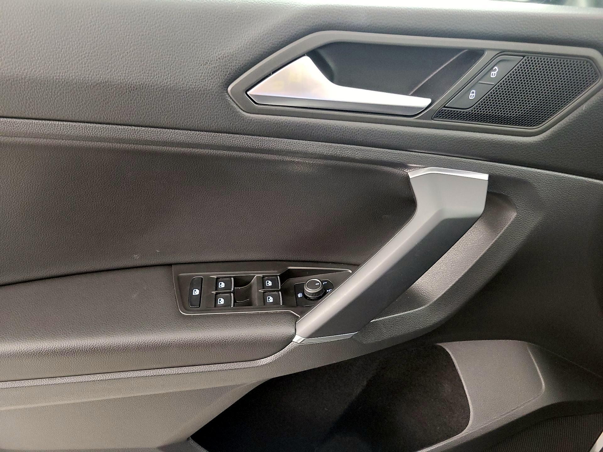 Thumbnail: 2020 Volkswagen Tiguan - 12