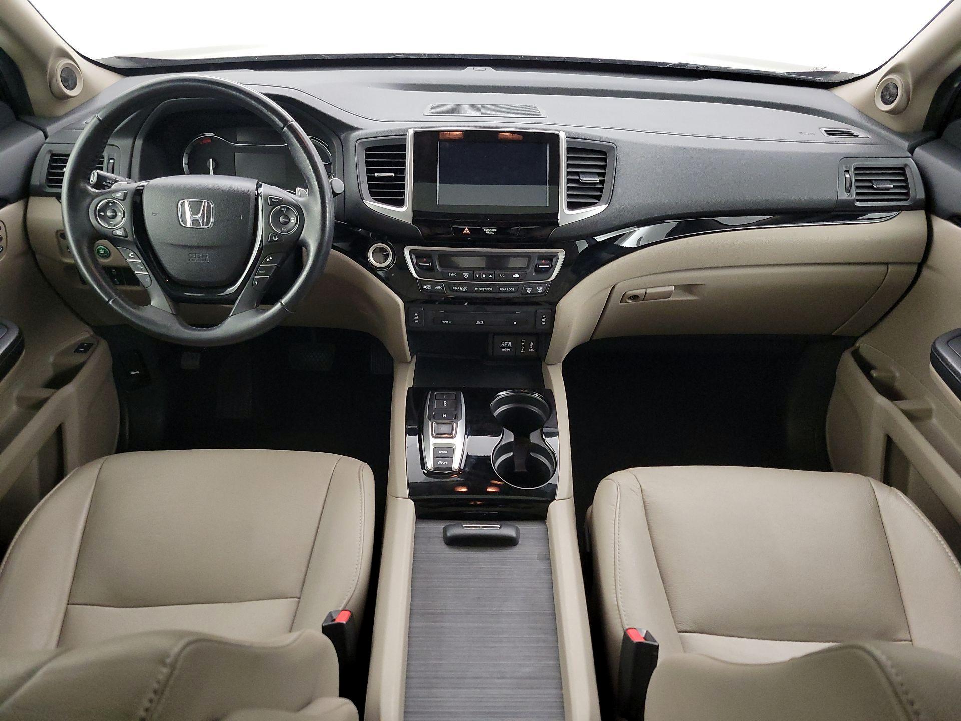 Thumbnail: 2017 Honda Pilot - 9