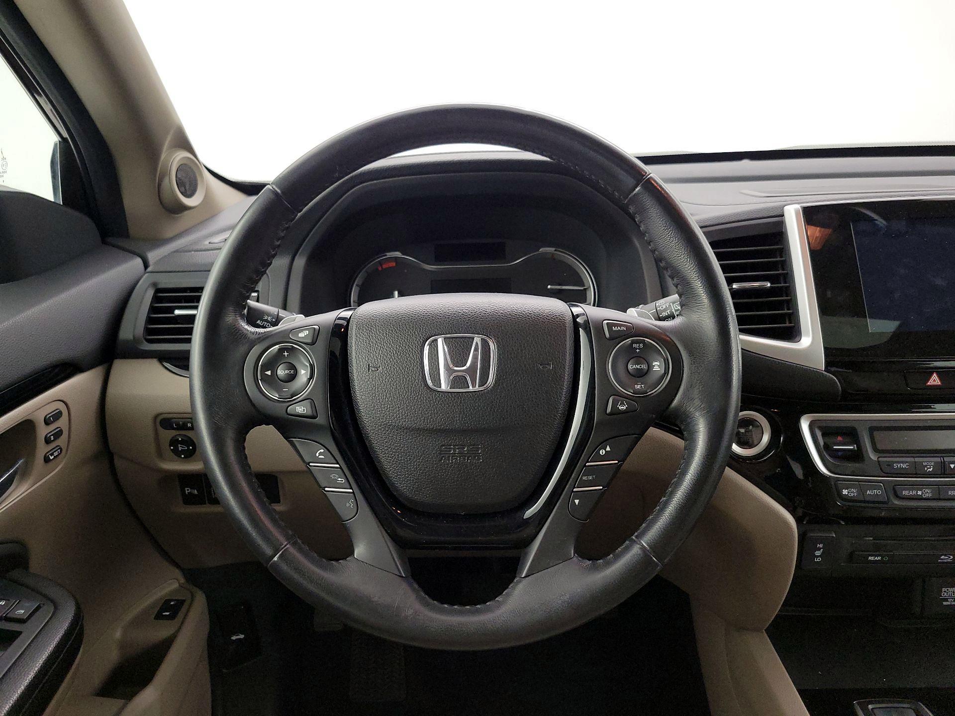 Thumbnail: 2017 Honda Pilot - 10