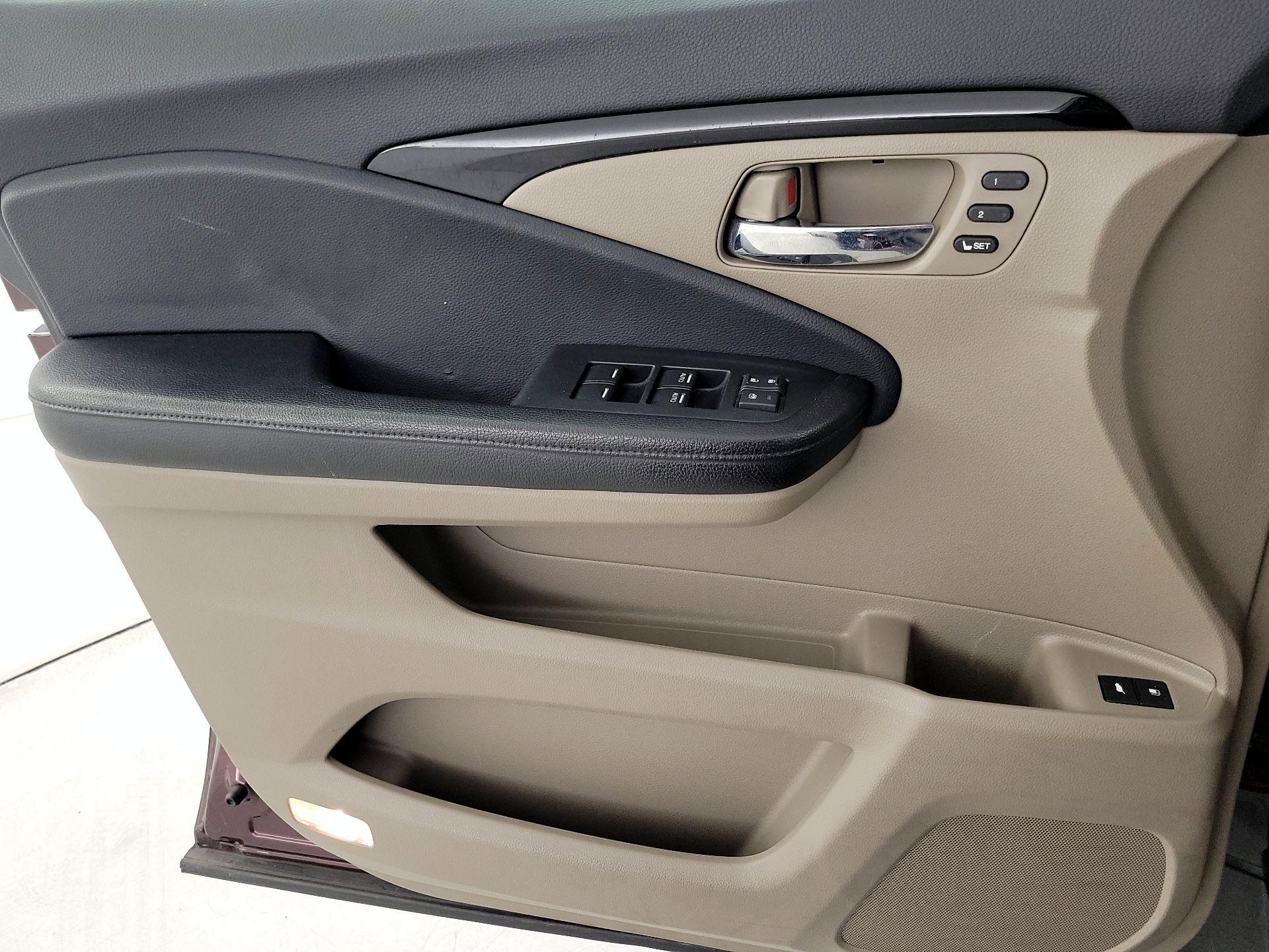 Thumbnail: 2017 Honda Pilot - 12