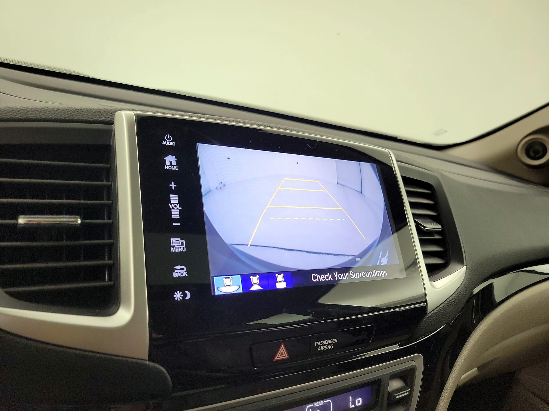 Thumbnail: 2017 Honda Pilot - 15