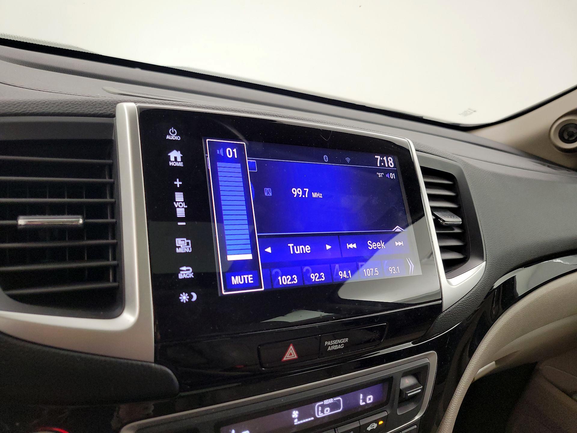 Thumbnail: 2017 Honda Pilot - 16
