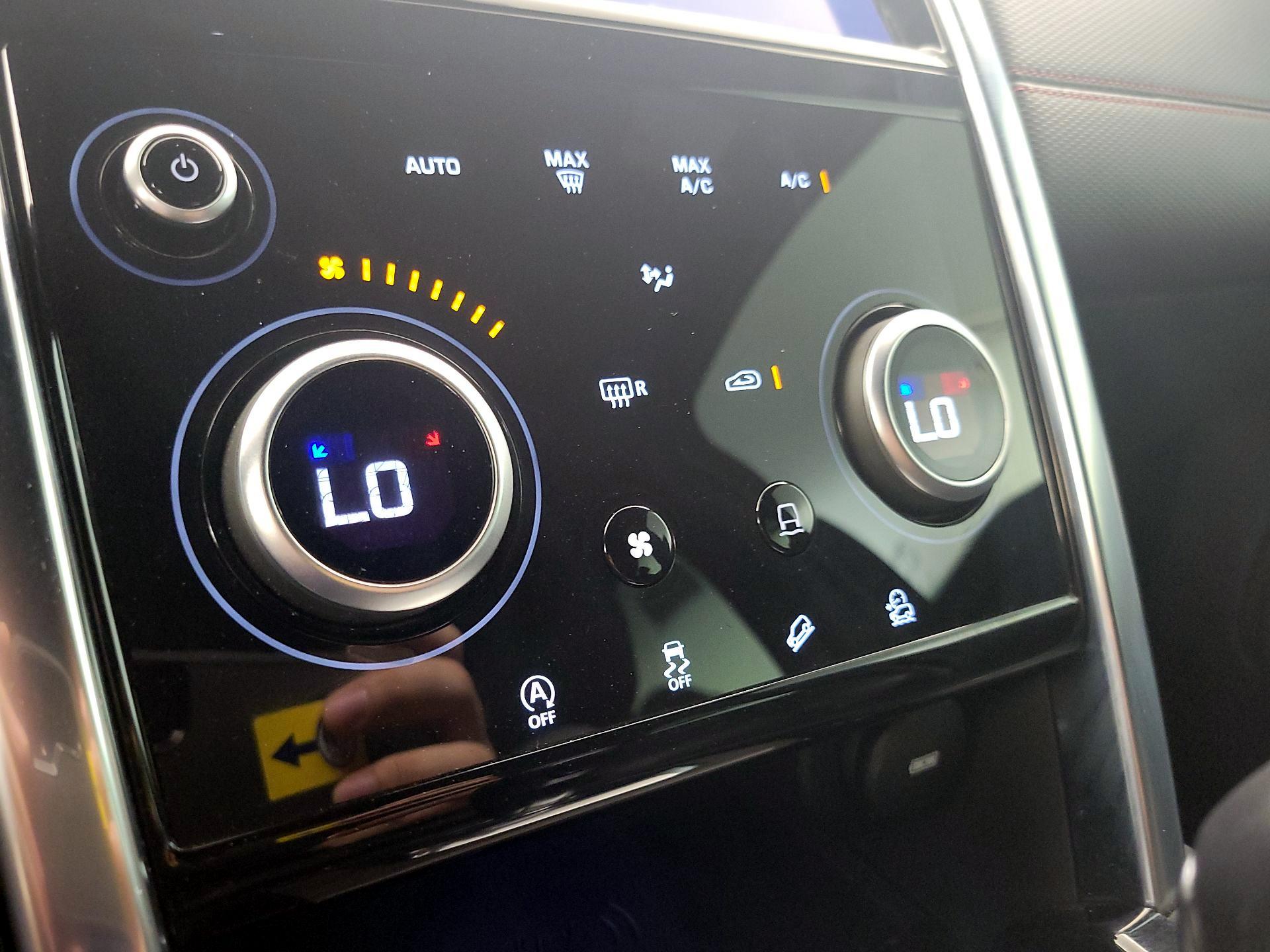 Thumbnail: 2020 Land Rover Discovery Sport - 17