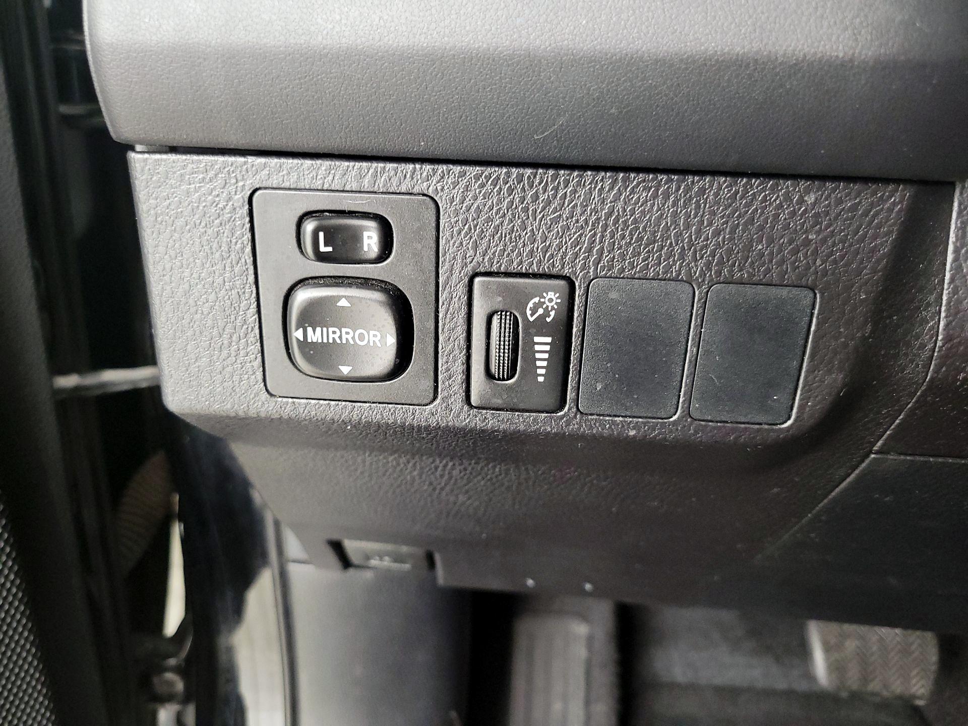 Thumbnail: 2016 Toyota RAV4 - 13