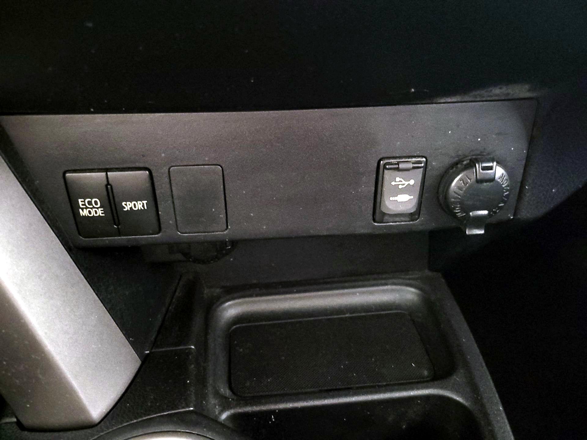 Thumbnail: 2016 Toyota RAV4 - 18
