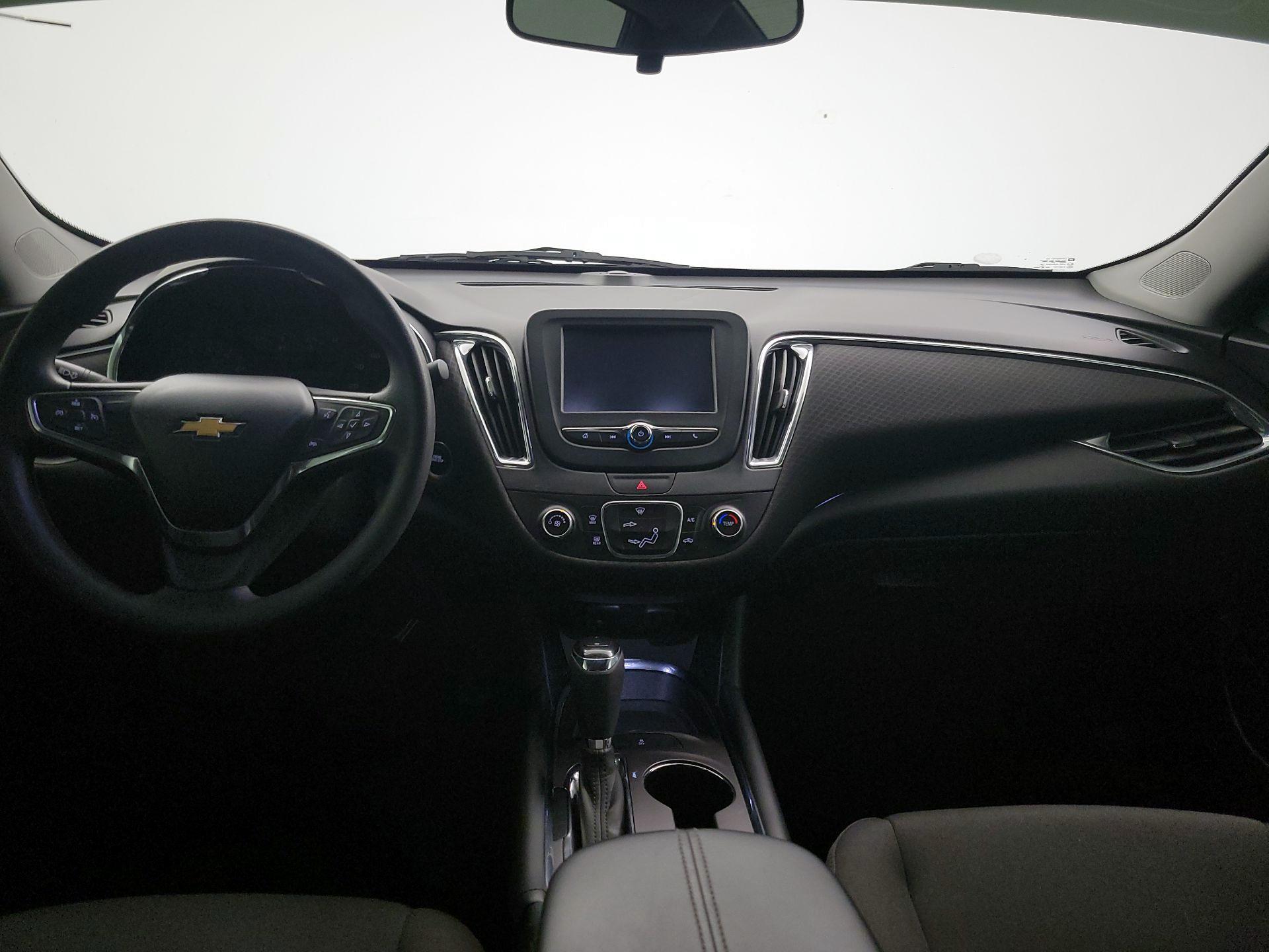 Thumbnail: 2018 Chevrolet Malibu - 9