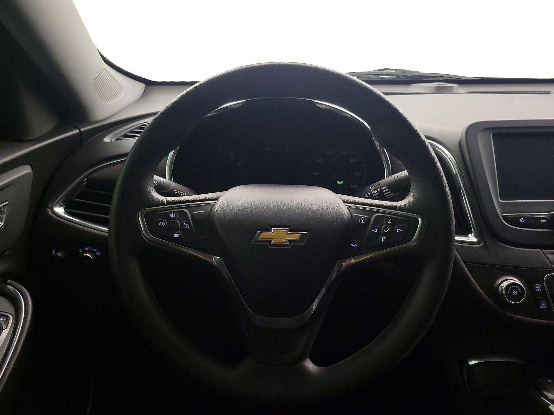 Thumbnail: 2018 Chevrolet Malibu - 10