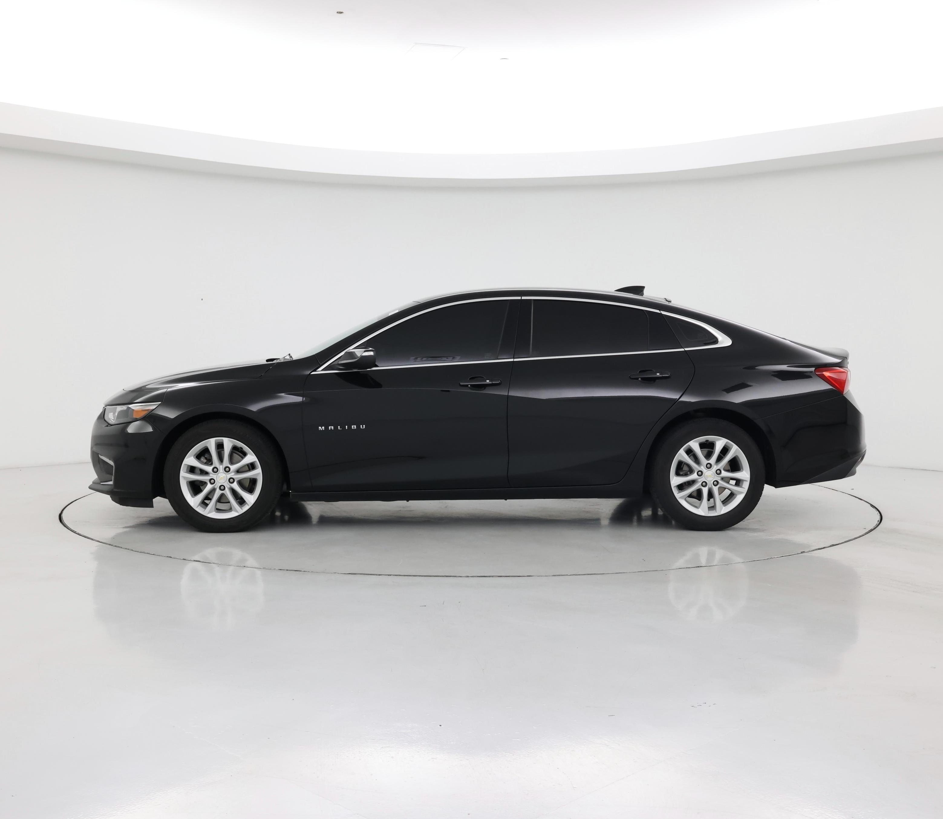 Thumbnail: 2018 Chevrolet Malibu - 3