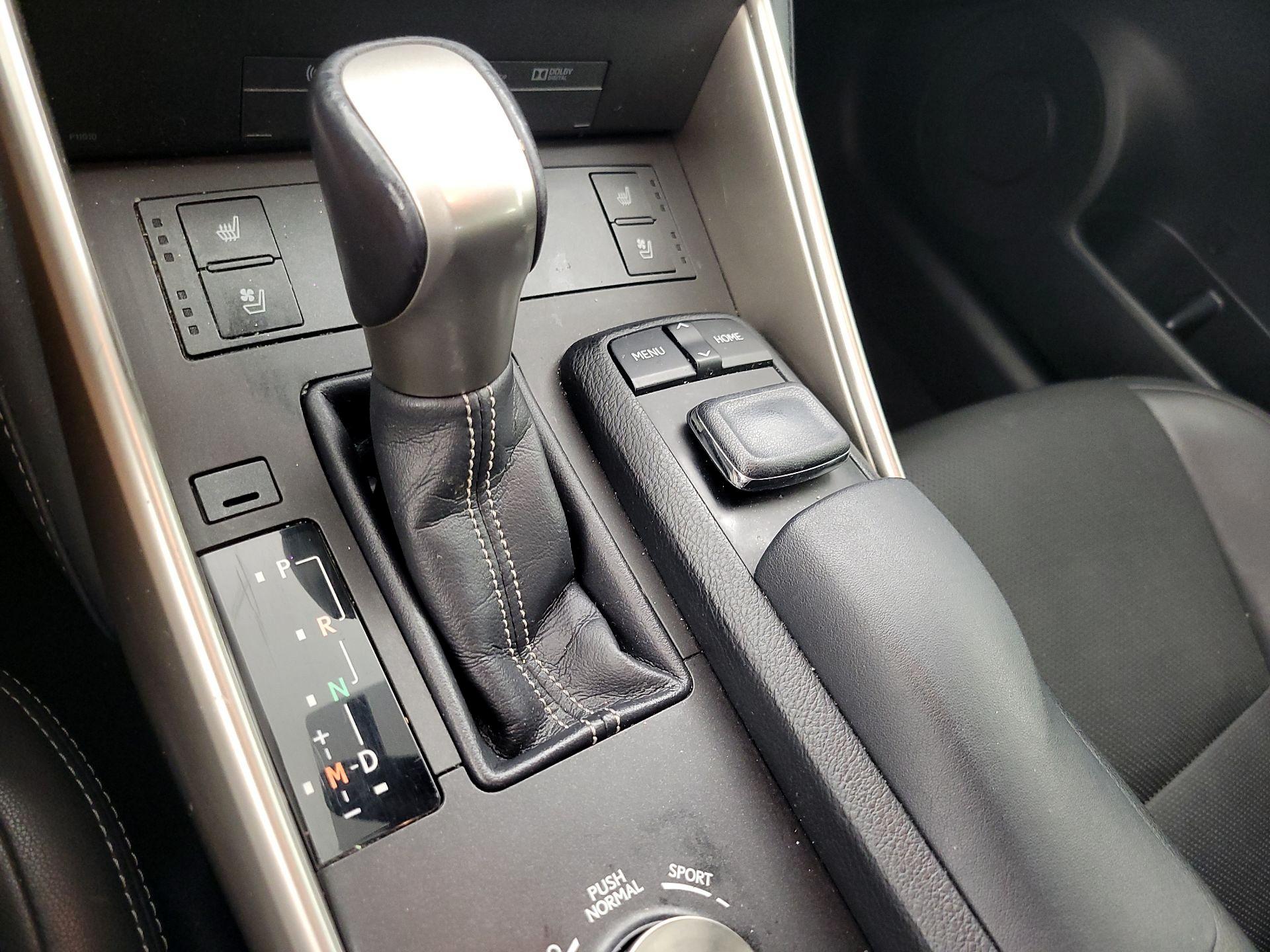 Thumbnail: 2016 Lexus IS - 18