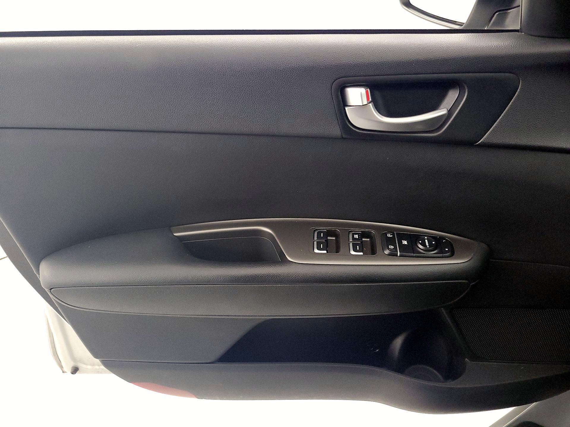 Thumbnail: 2019 Kia Optima - 12