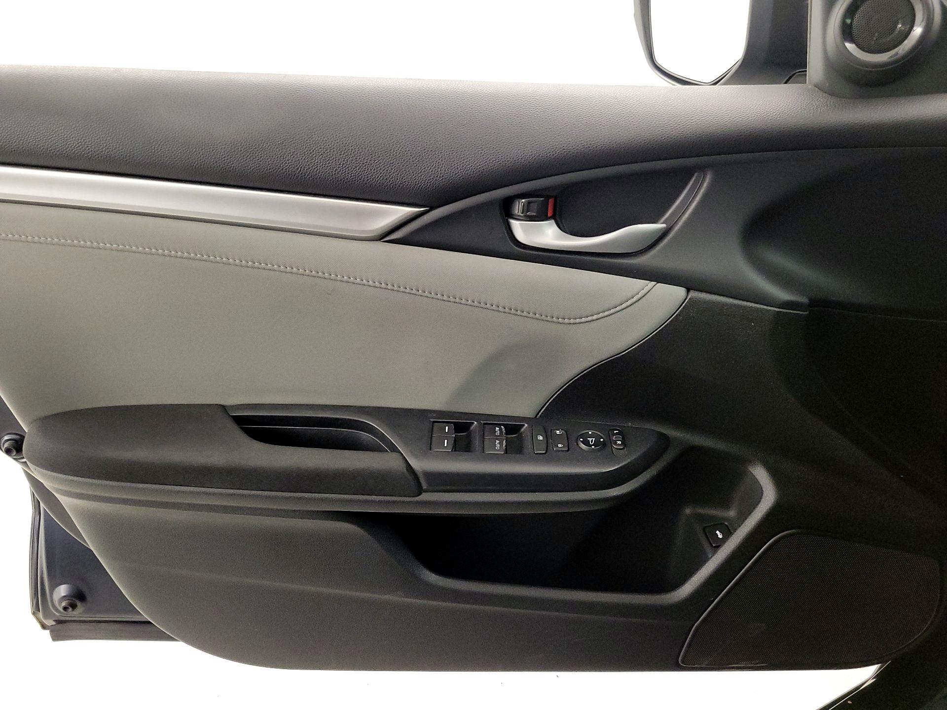 Thumbnail: 2016 Honda Civic - 12