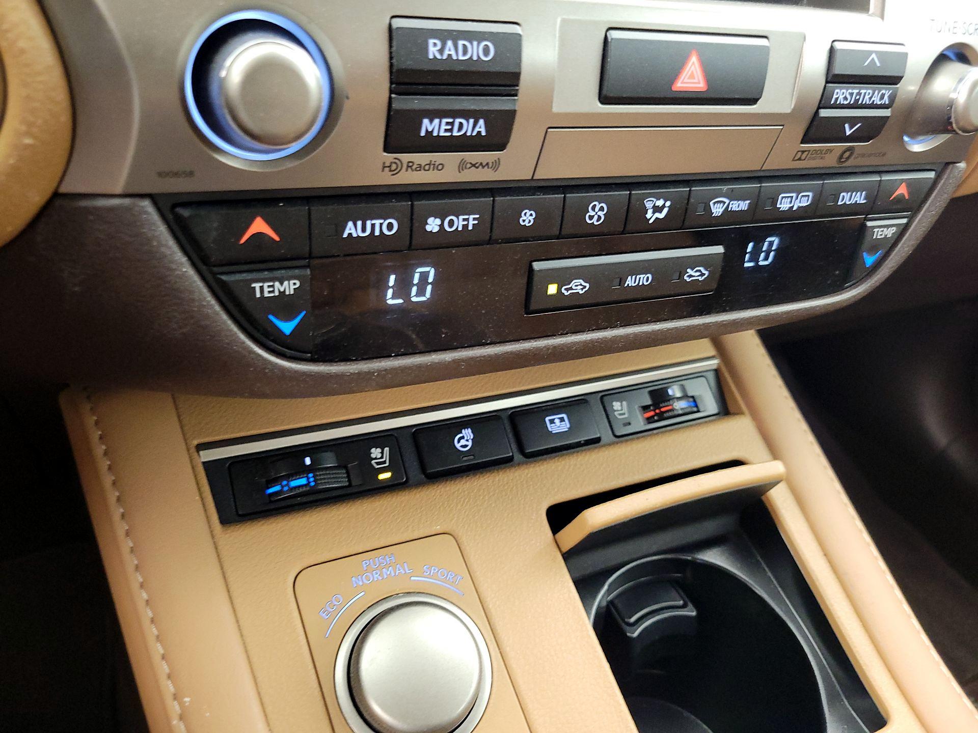 Thumbnail: 2017 Lexus ES - 17