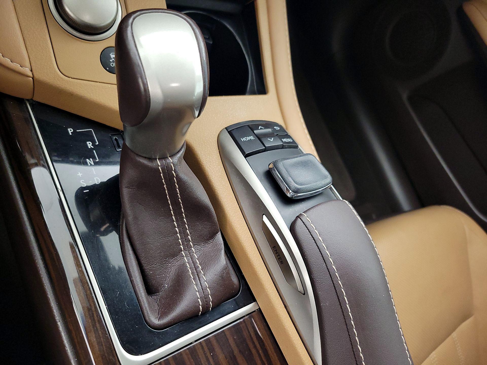 Thumbnail: 2017 Lexus ES - 18