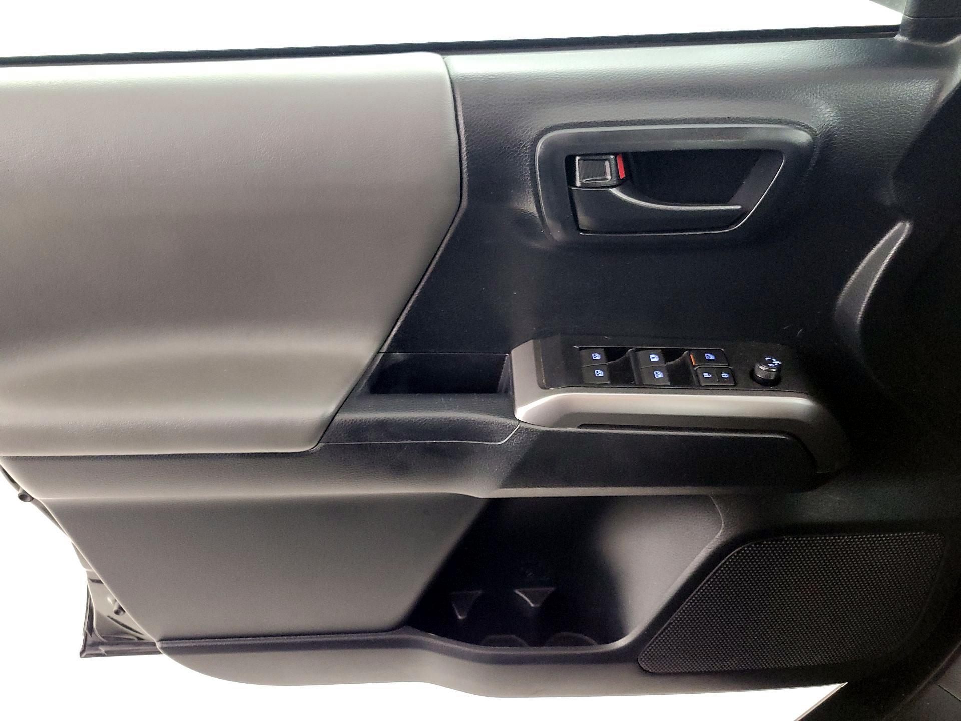 Thumbnail: 2019 Toyota Tacoma - 12