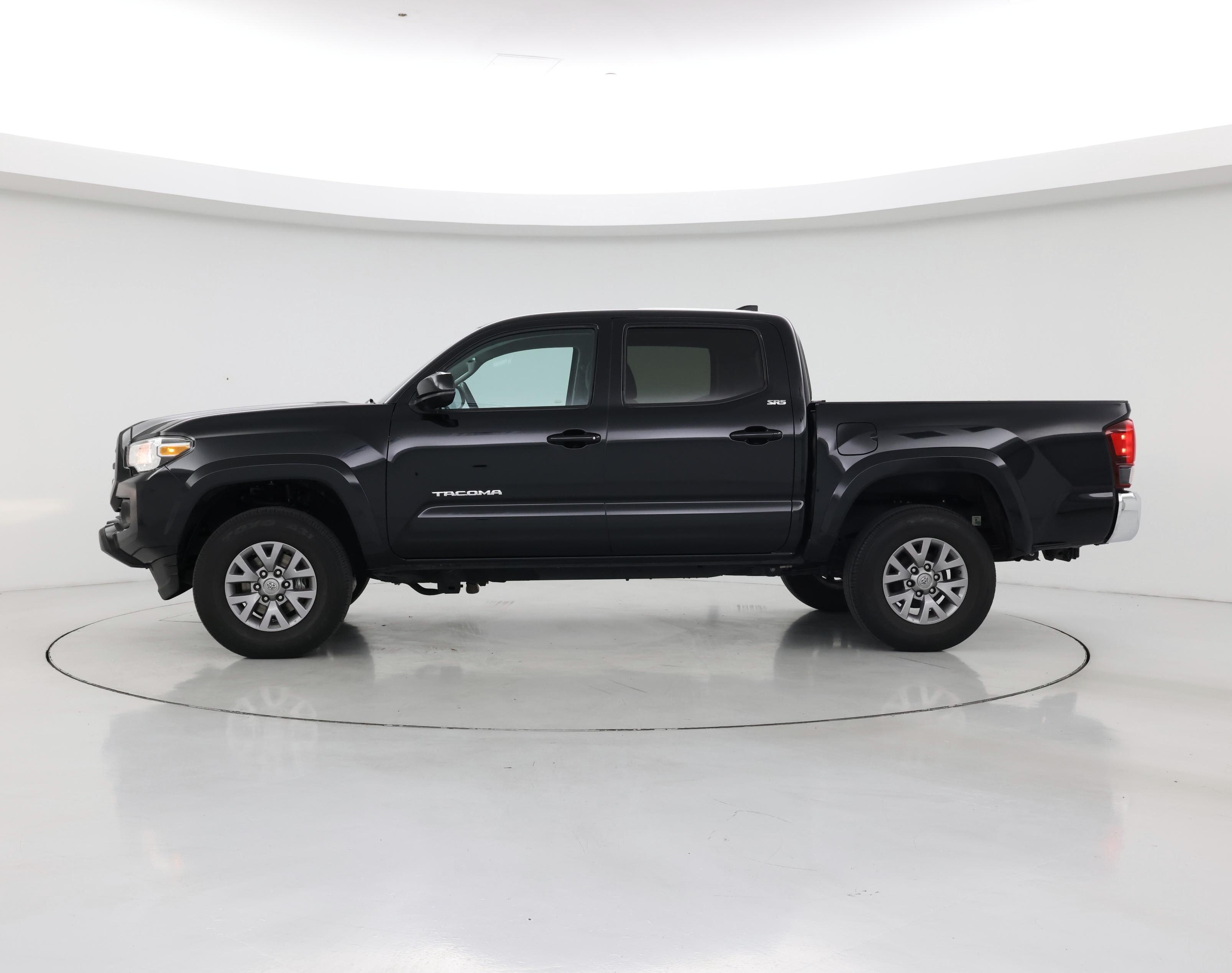 Thumbnail: 2019 Toyota Tacoma - 3