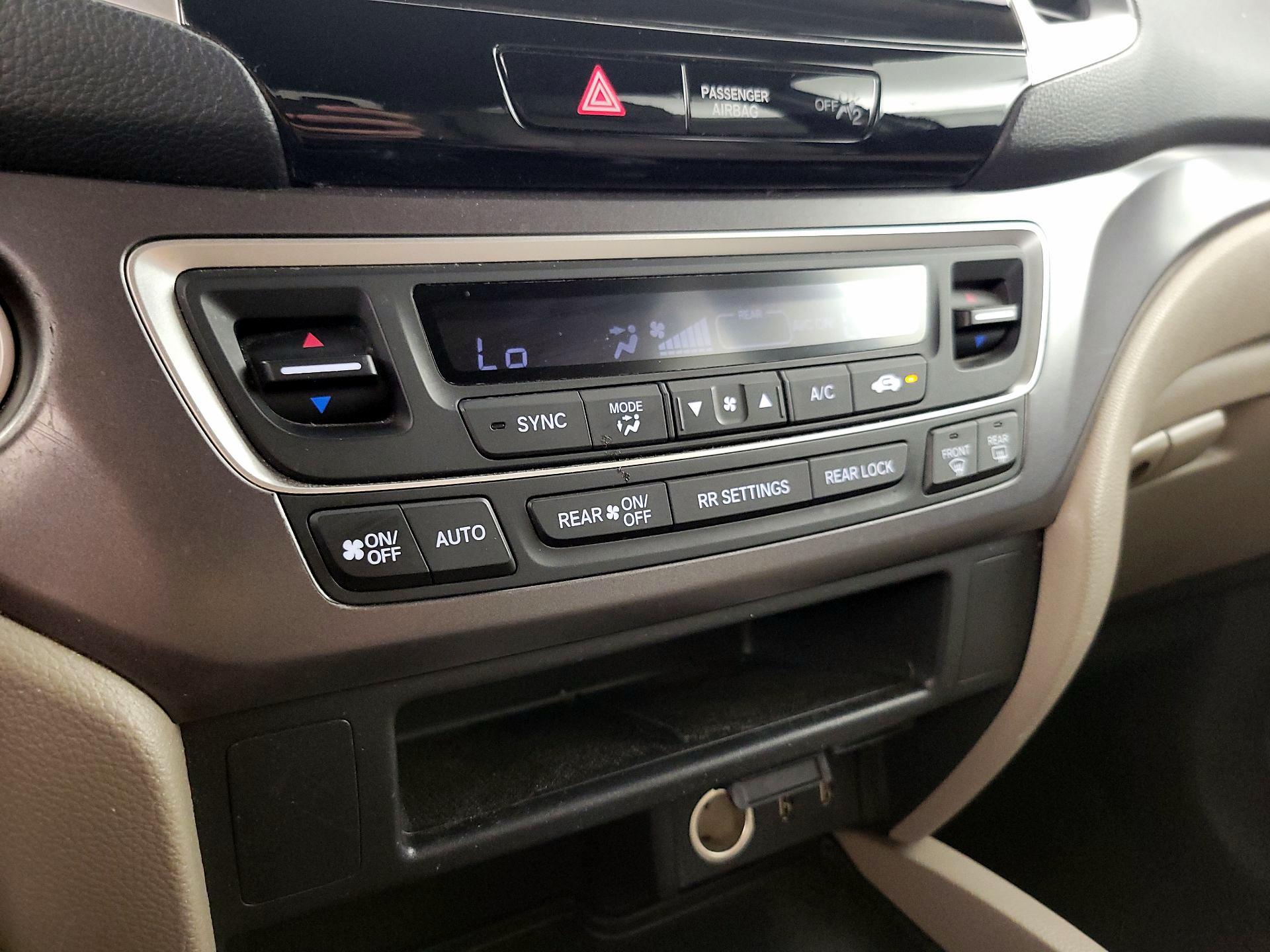 Thumbnail: 2018 Honda Pilot - 16