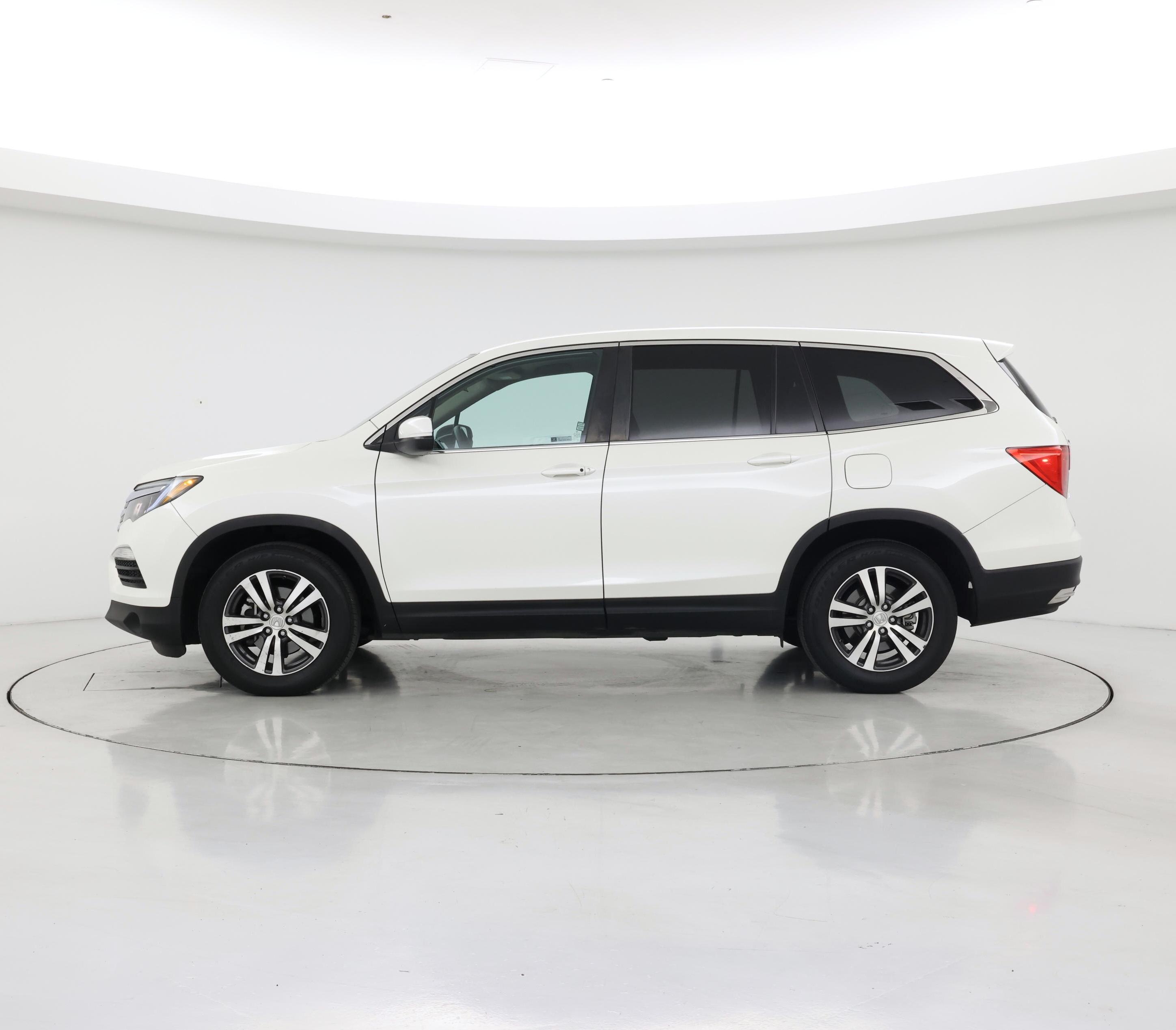 Thumbnail: 2018 Honda Pilot - 3