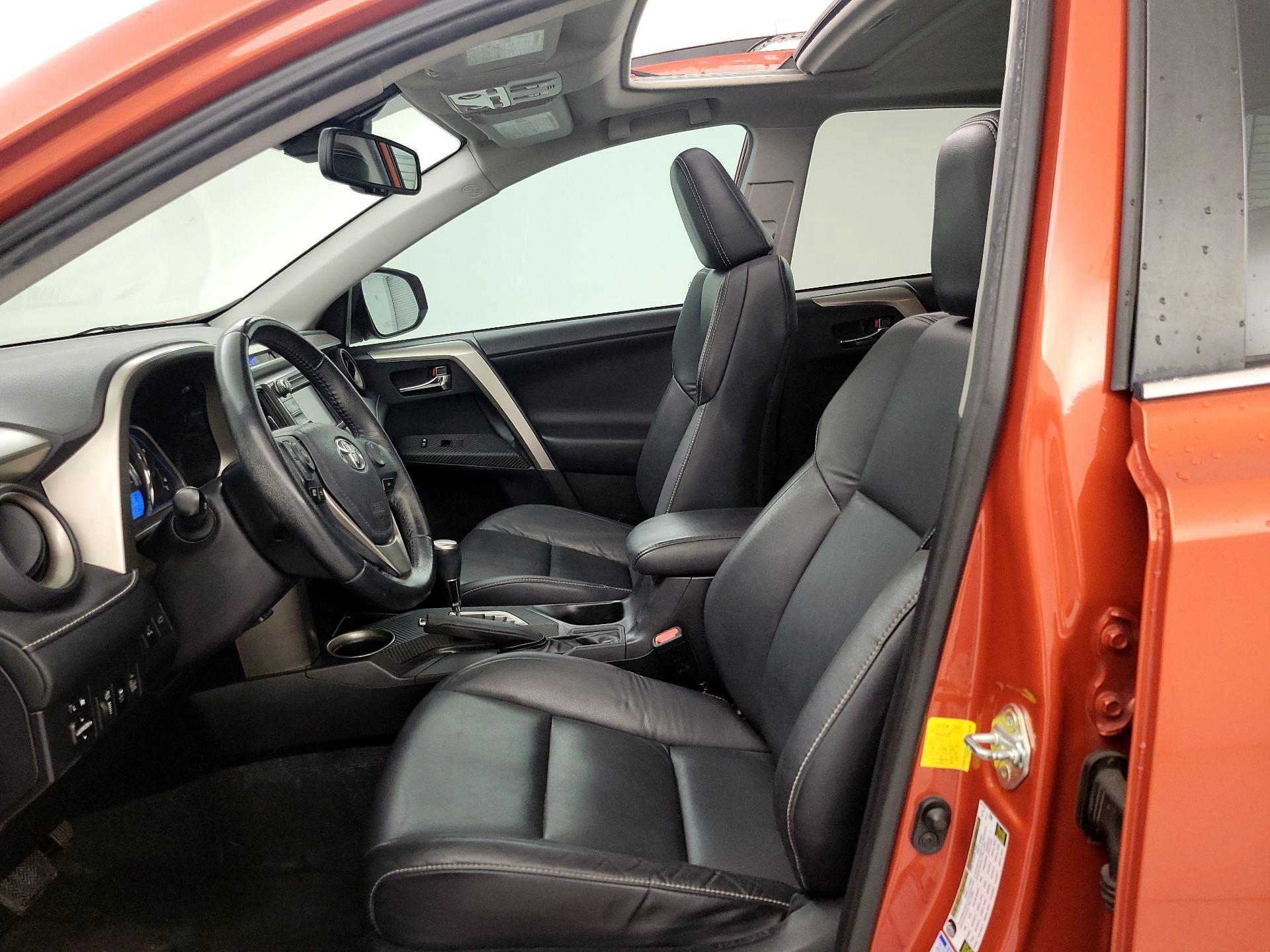 Thumbnail: 2015 Toyota RAV4 - 11