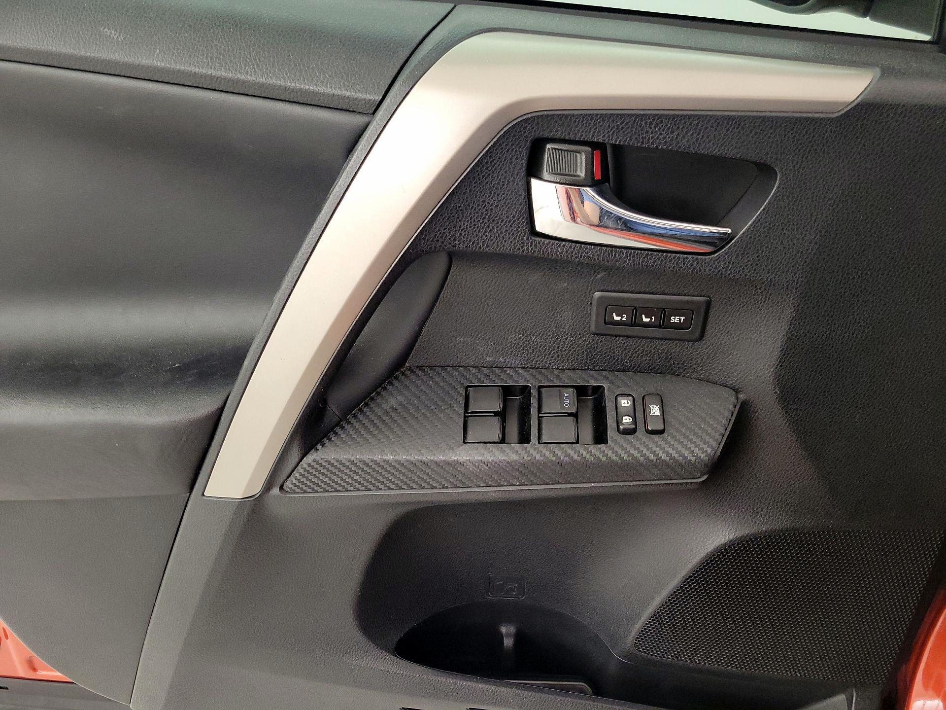 Thumbnail: 2015 Toyota RAV4 - 12