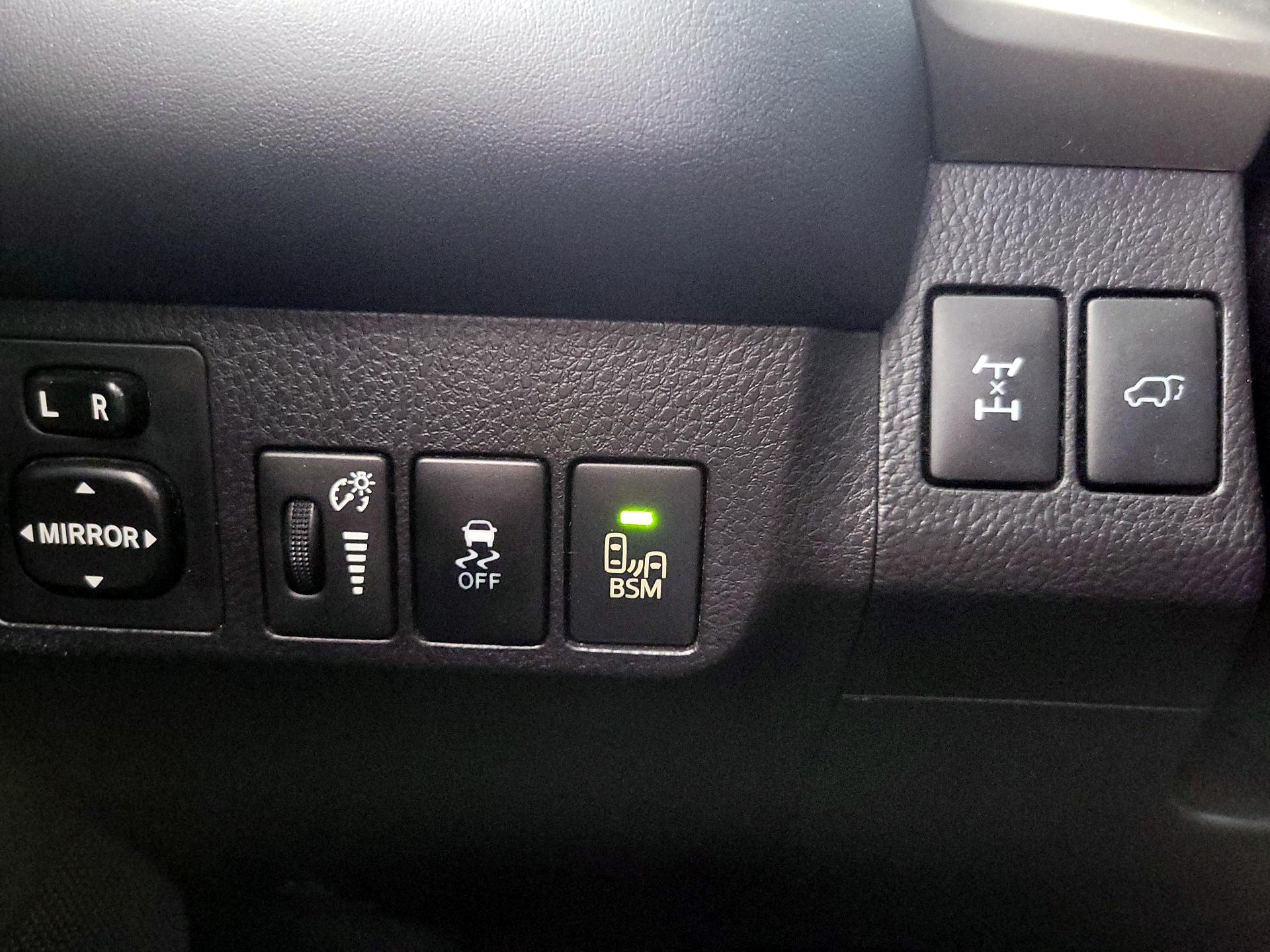 Thumbnail: 2015 Toyota RAV4 - 13