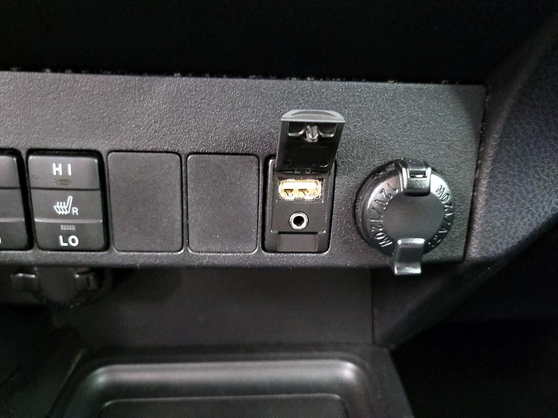 Thumbnail: 2015 Toyota RAV4 - 18