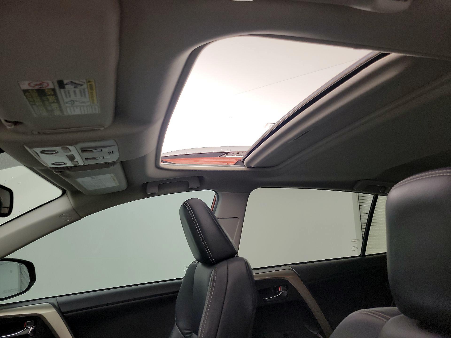 Thumbnail: 2015 Toyota RAV4 - 19