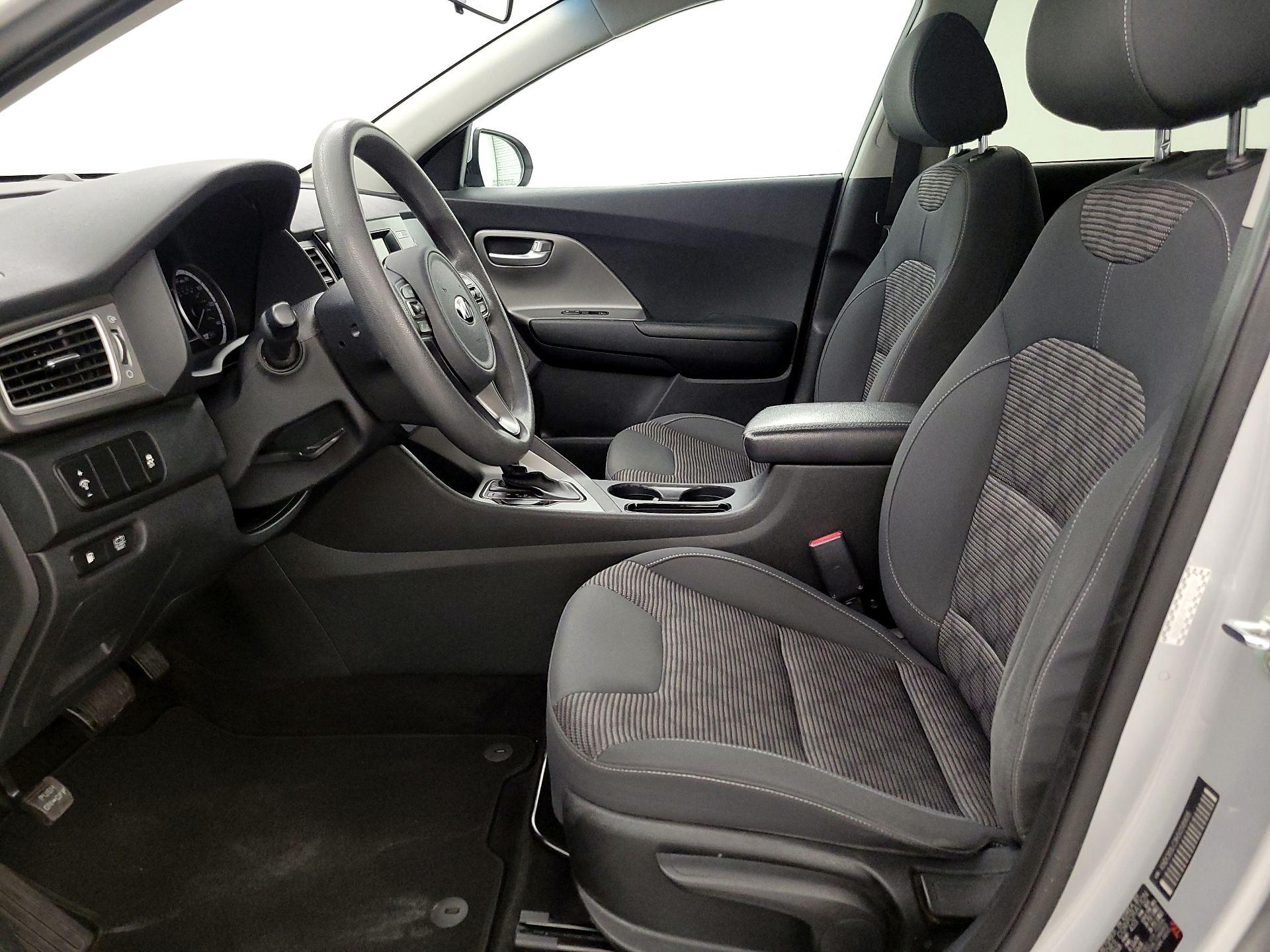 Thumbnail: 2017 Kia Niro - 11