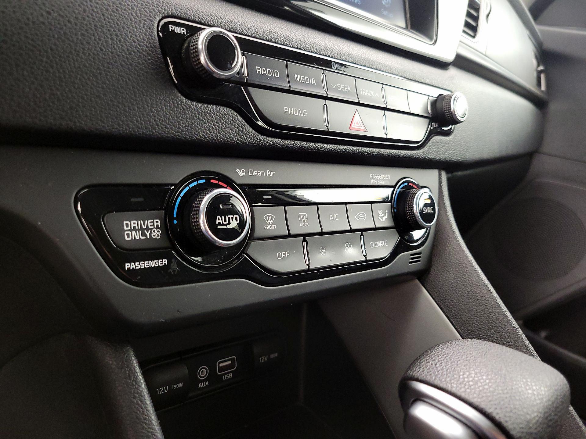 Thumbnail: 2017 Kia Niro - 16