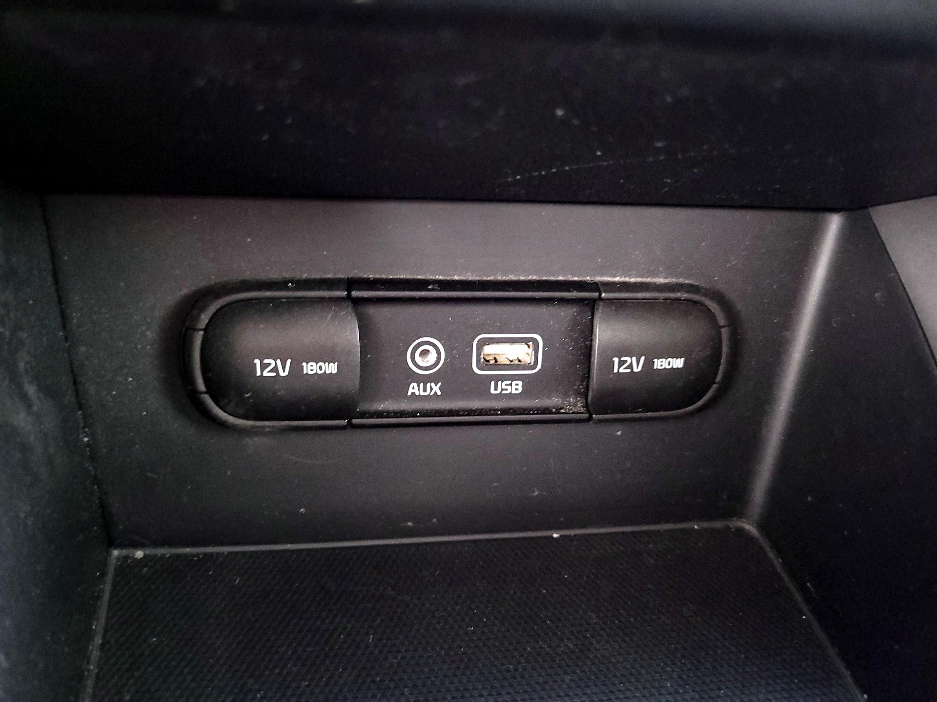 Thumbnail: 2017 Kia Niro - 18