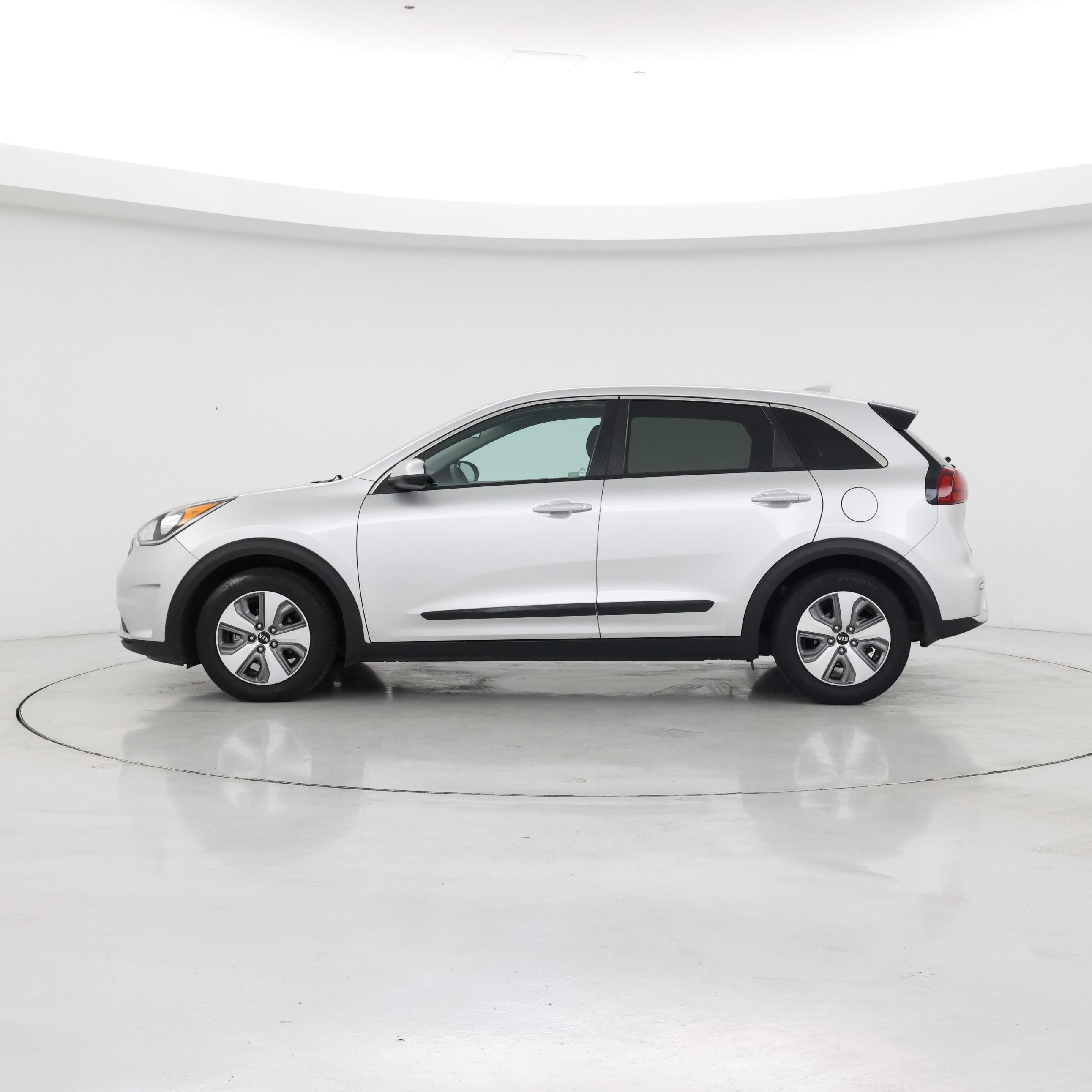 Thumbnail: 2017 Kia Niro - 3