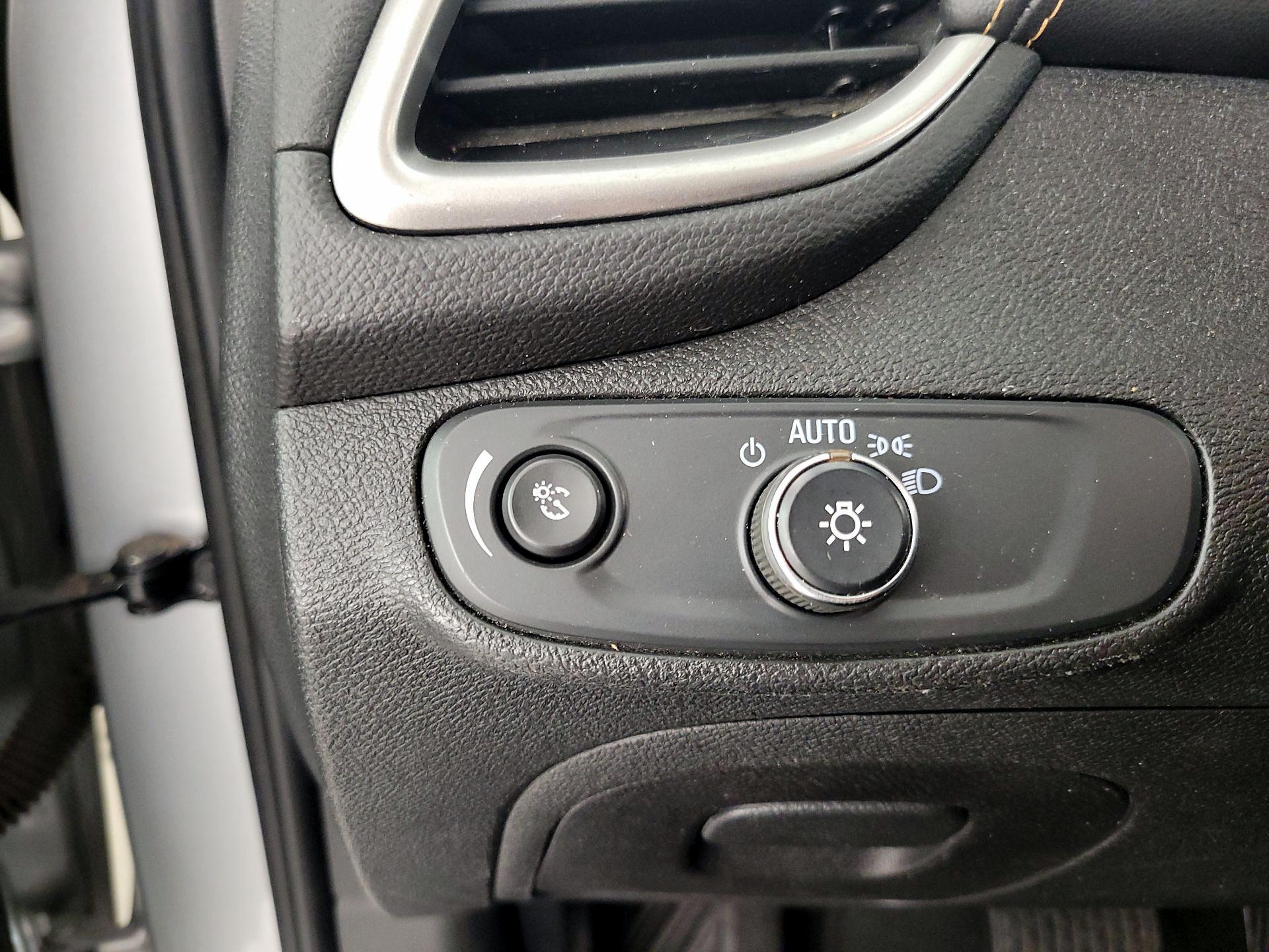 Thumbnail: 2018 Chevrolet Trax - 13