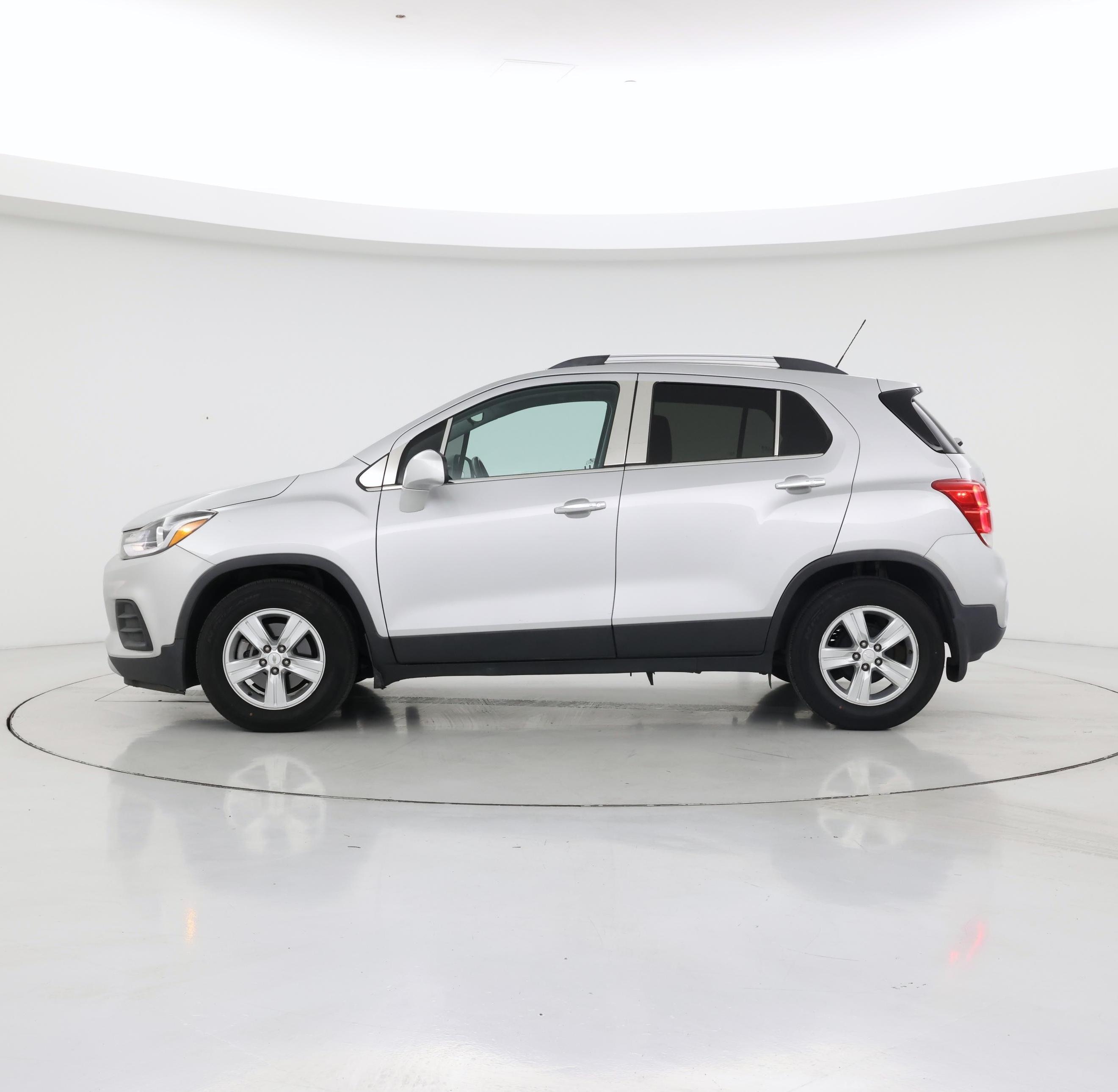 Thumbnail: 2018 Chevrolet Trax - 3