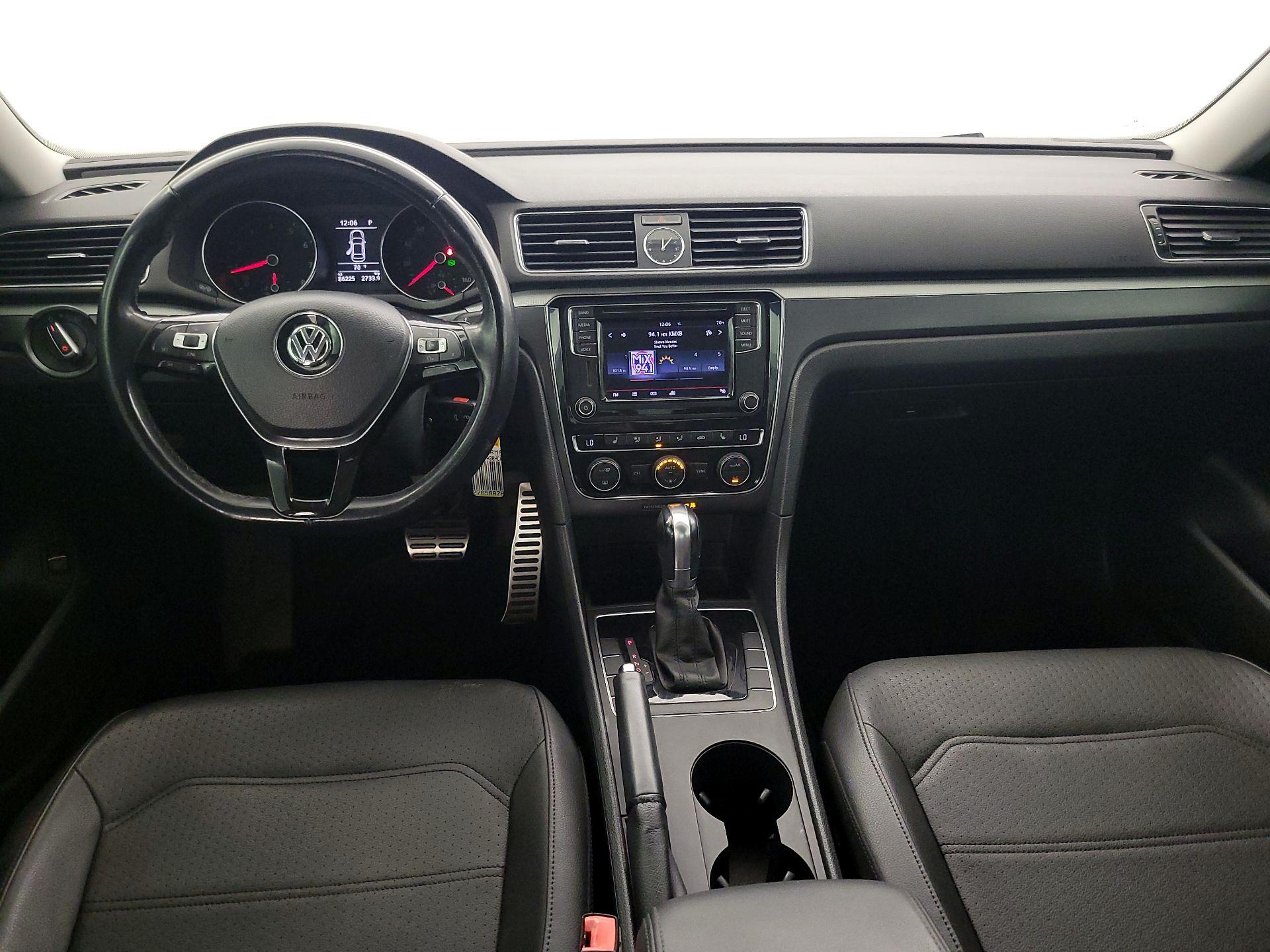 Thumbnail: 2017 Volkswagen Passat - 9