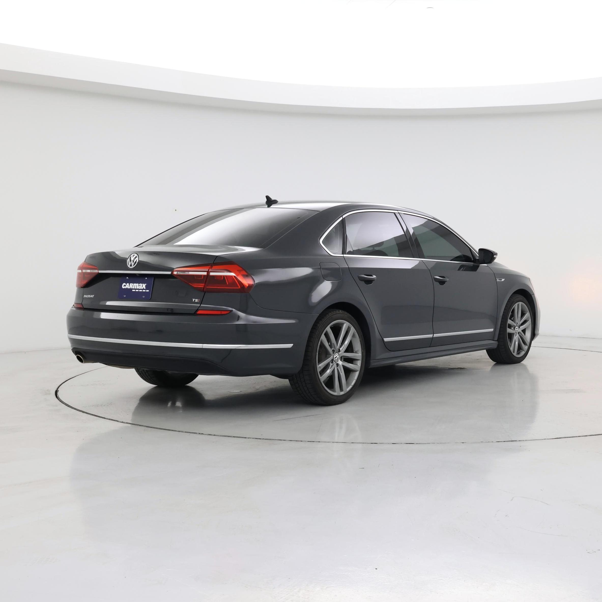 Thumbnail: 2017 Volkswagen Passat - 8