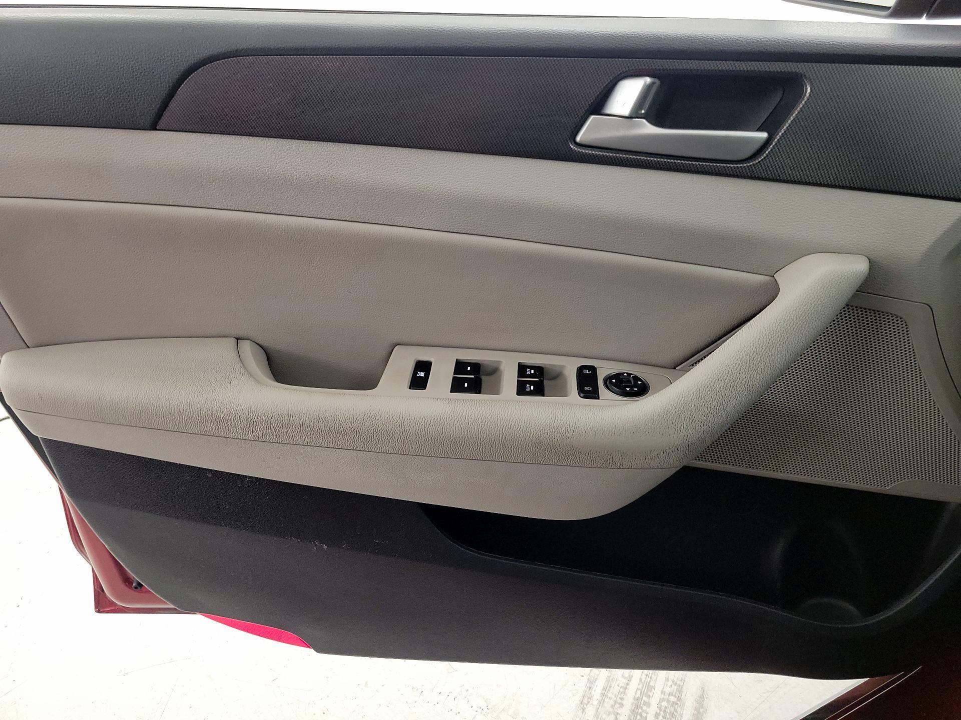 Thumbnail: 2016 Hyundai Sonata - 12